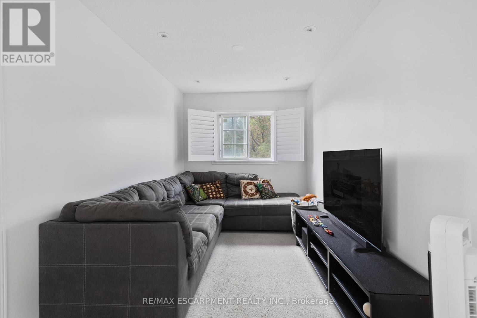 1060 Foxglove Place, Mississauga, Ontario  L5V 2N5 - Photo 21 - W12454960