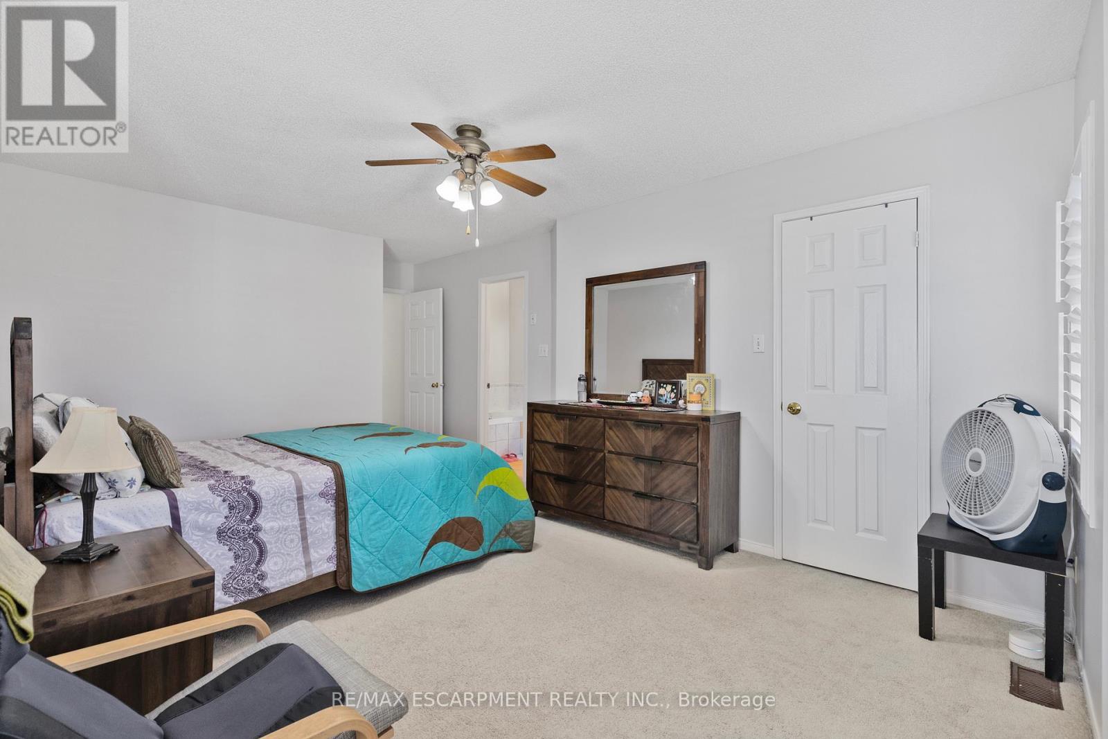 1060 Foxglove Place, Mississauga, Ontario  L5V 2N5 - Photo 25 - W12454960