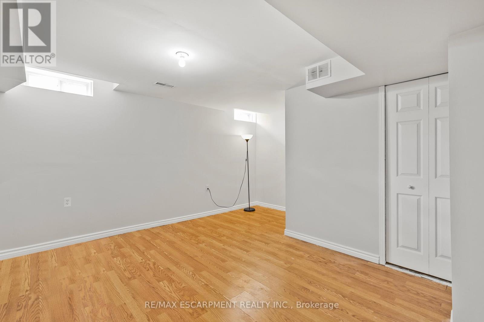 1060 Foxglove Place, Mississauga, Ontario  L5V 2N5 - Photo 30 - W12454960