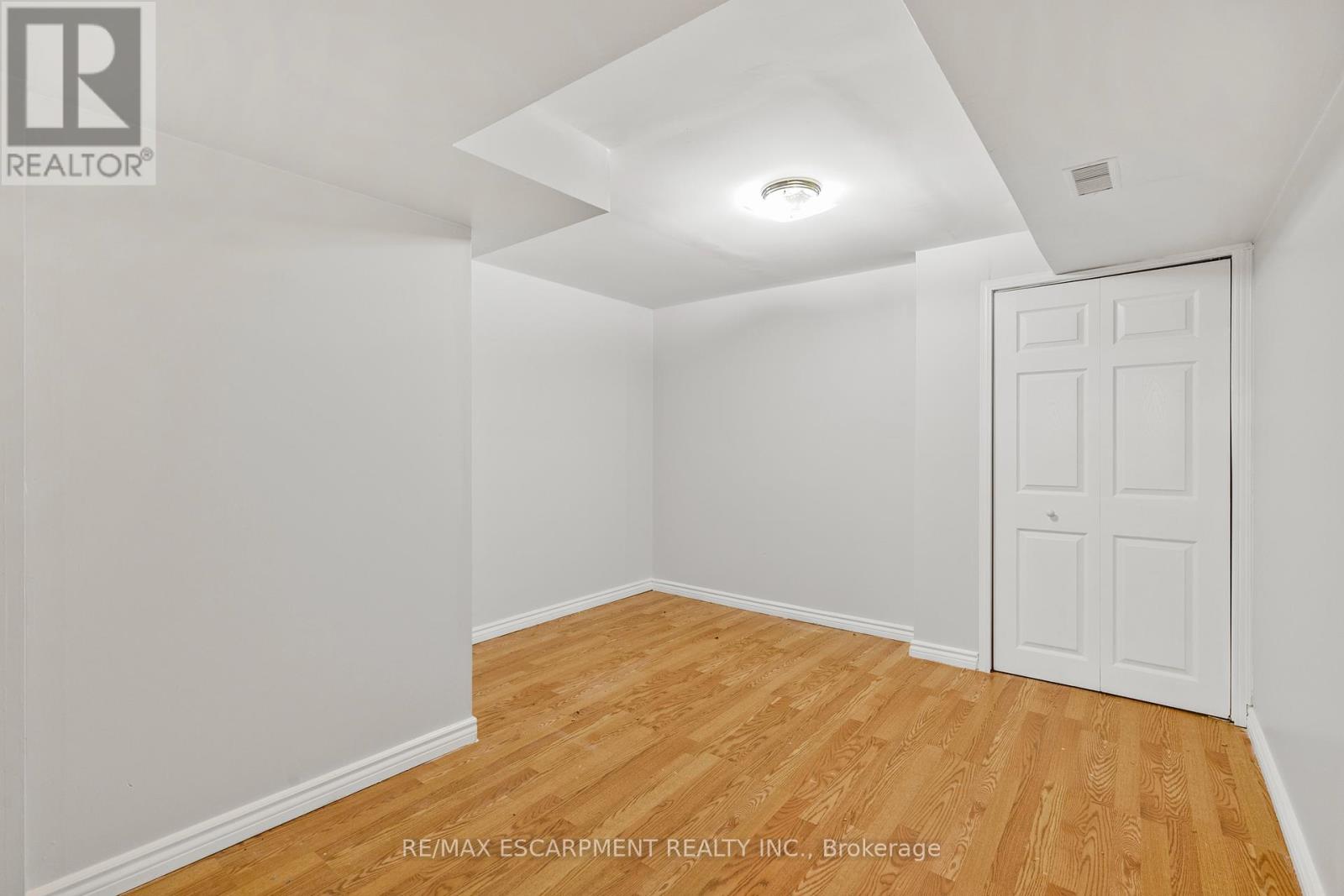 1060 Foxglove Place, Mississauga, Ontario  L5V 2N5 - Photo 31 - W12454960