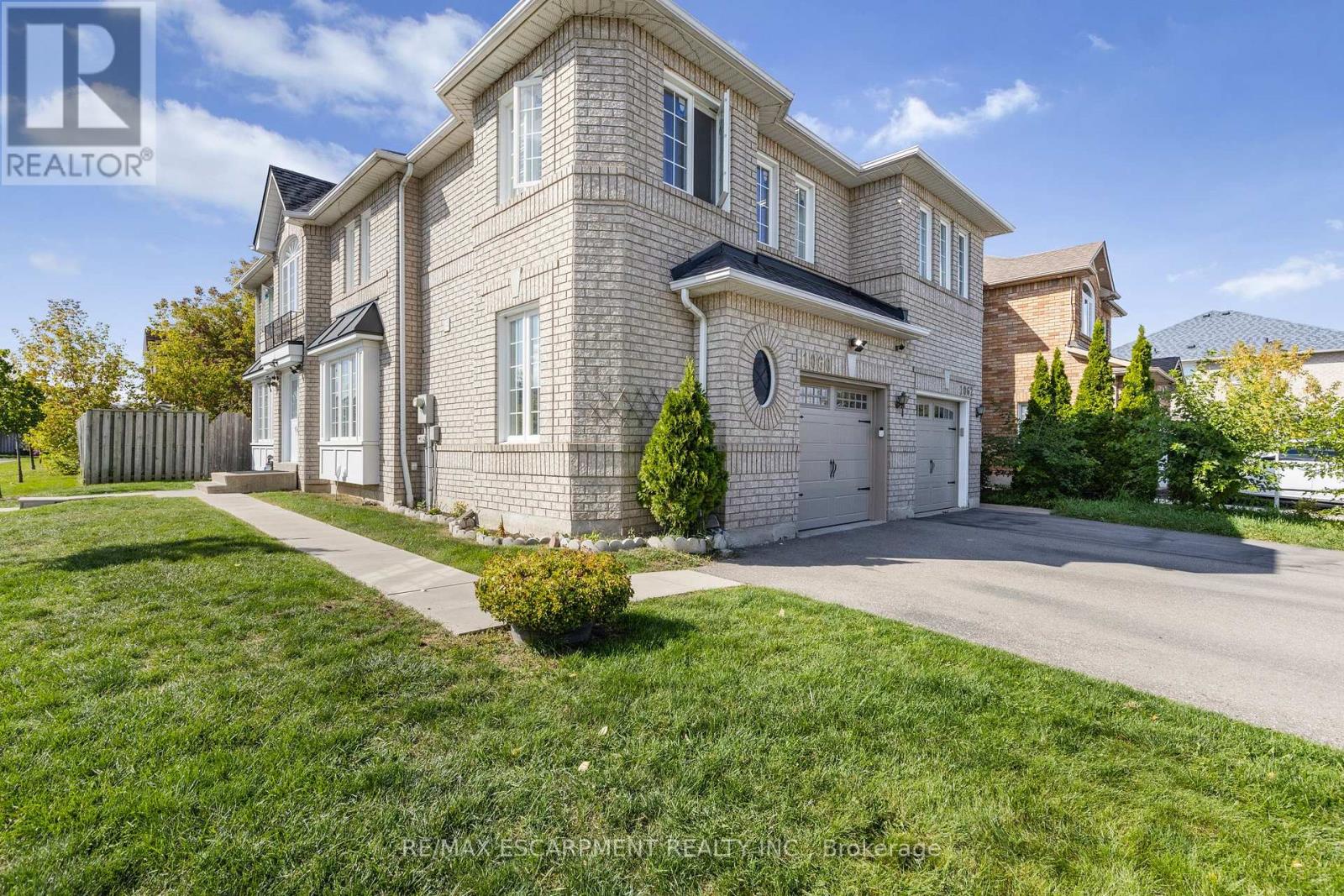 1060 Foxglove Place, Mississauga, Ontario  L5V 2N5 - Photo 6 - W12454960