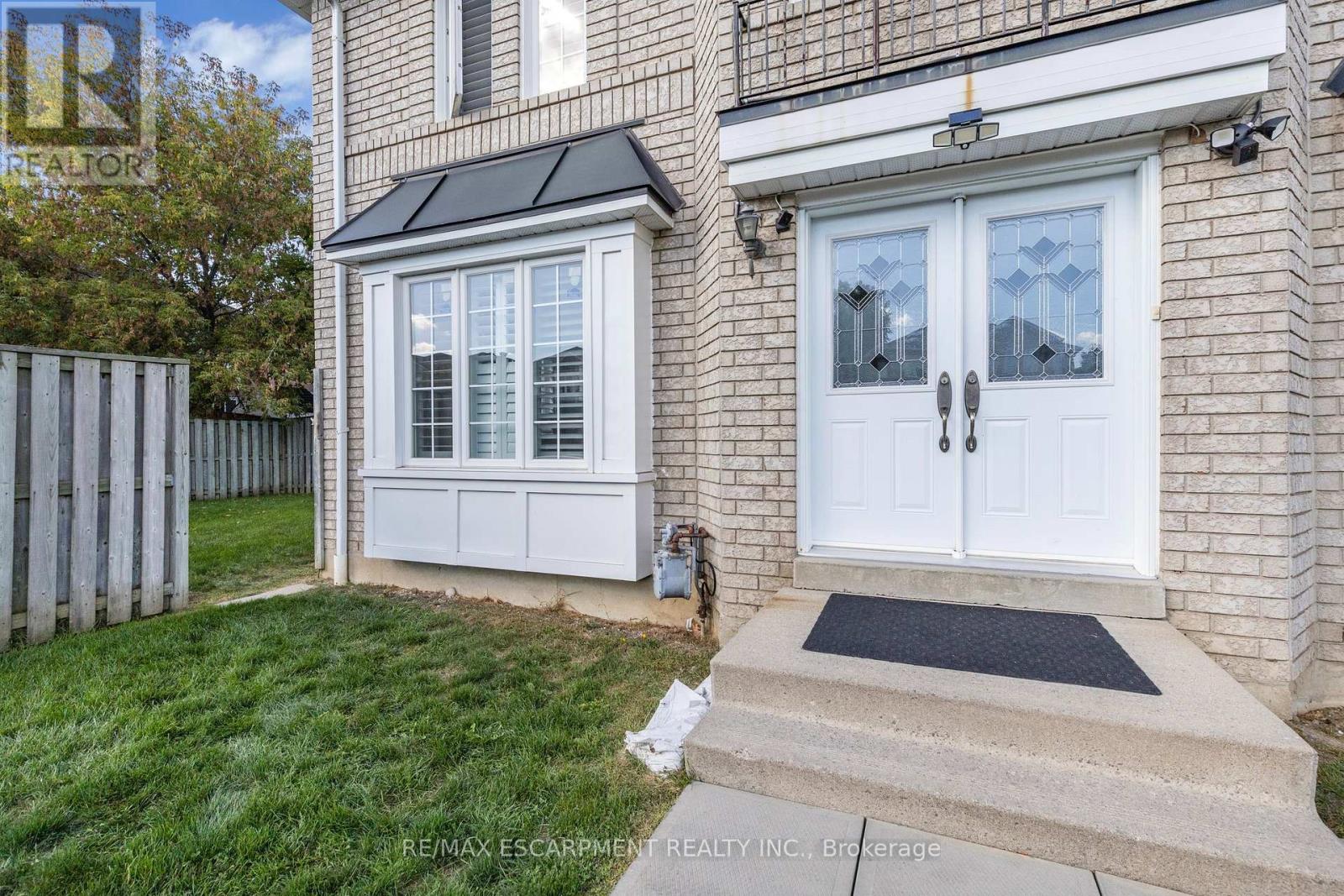 1060 Foxglove Place, Mississauga, Ontario  L5V 2N5 - Photo 9 - W12454960