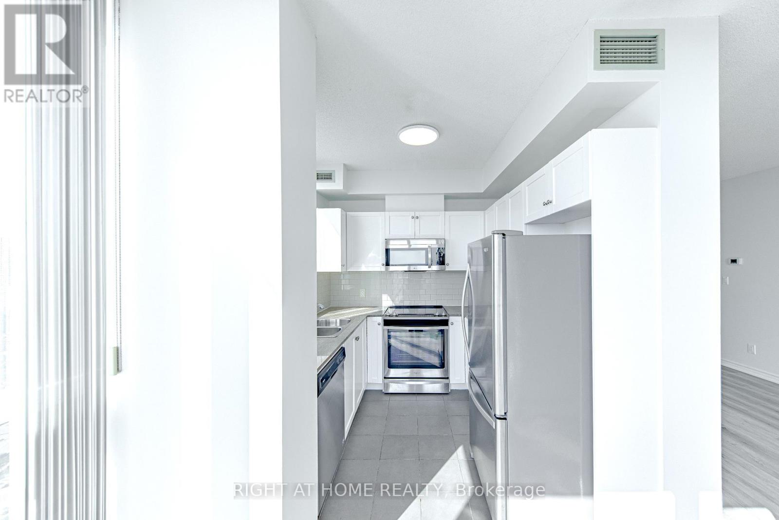 3503 - 3504 Hurontario Street, Mississauga (Fairview), Ontario  L5B 0B9 - Photo 10 - W12454975