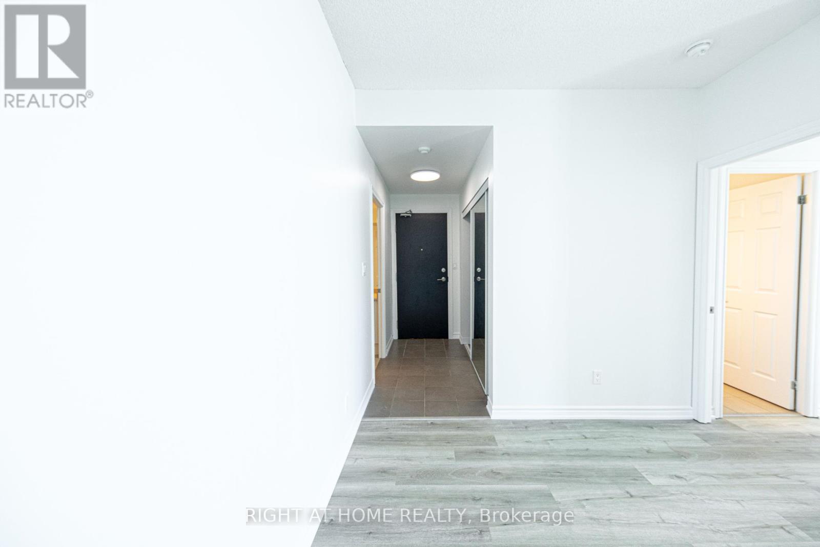 3503 - 3504 Hurontario Street, Mississauga (Fairview), Ontario  L5B 0B9 - Photo 2 - W12454975