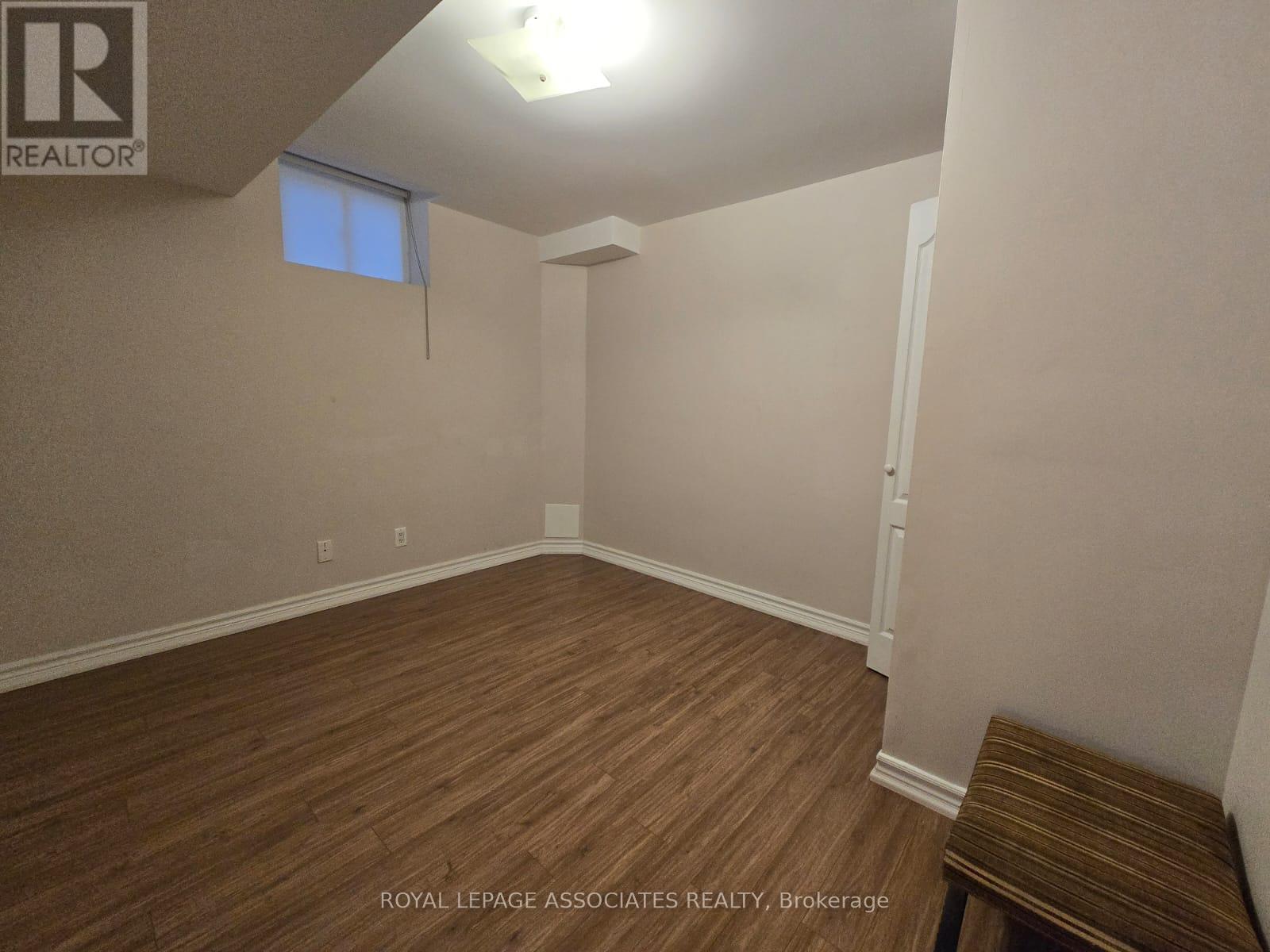 72 Starhill Crescent, Brampton, Ontario  L6R 2W1 - Photo 4 - W12454982