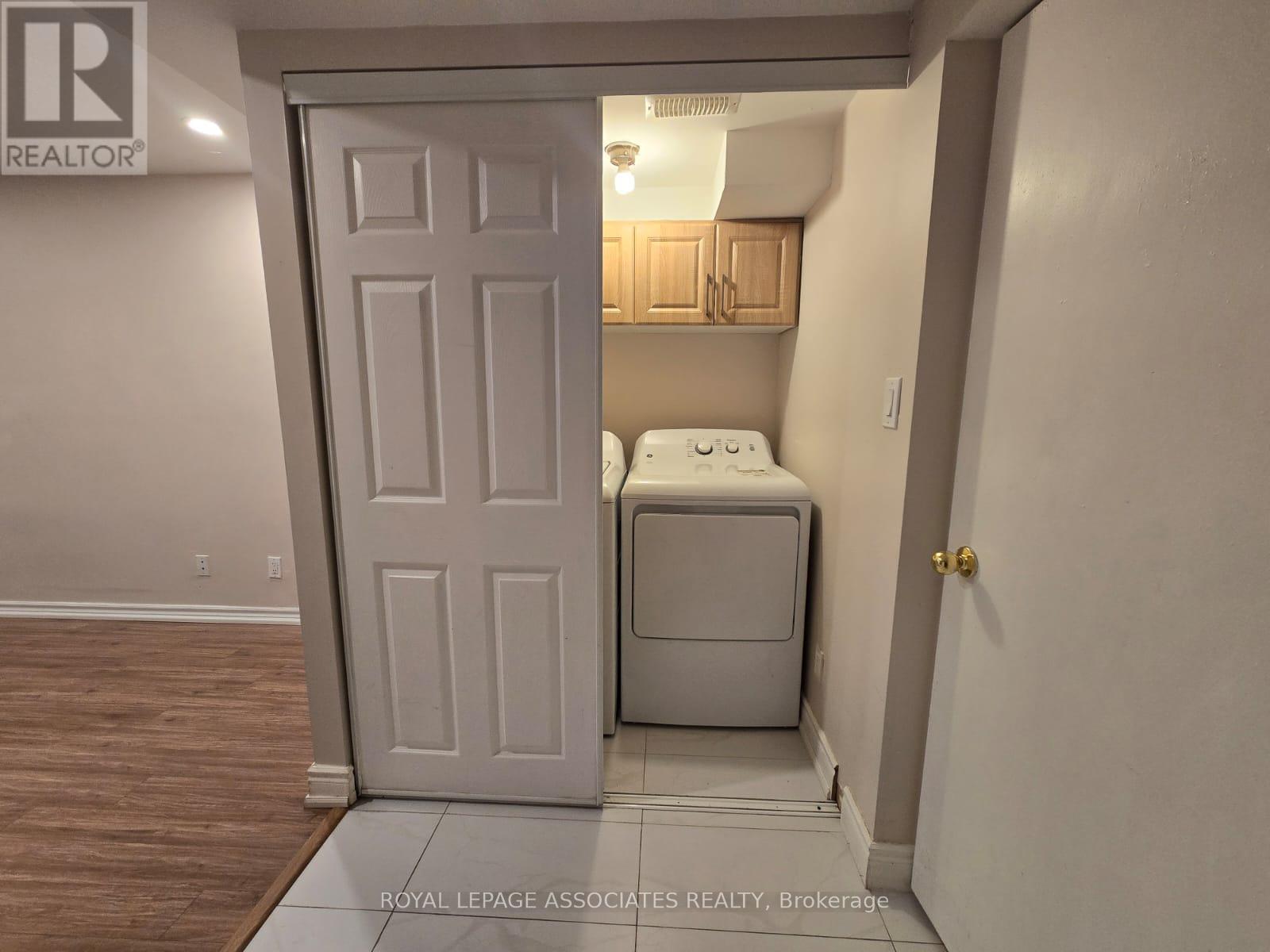 72 Starhill Crescent, Brampton, Ontario  L6R 2W1 - Photo 9 - W12454982