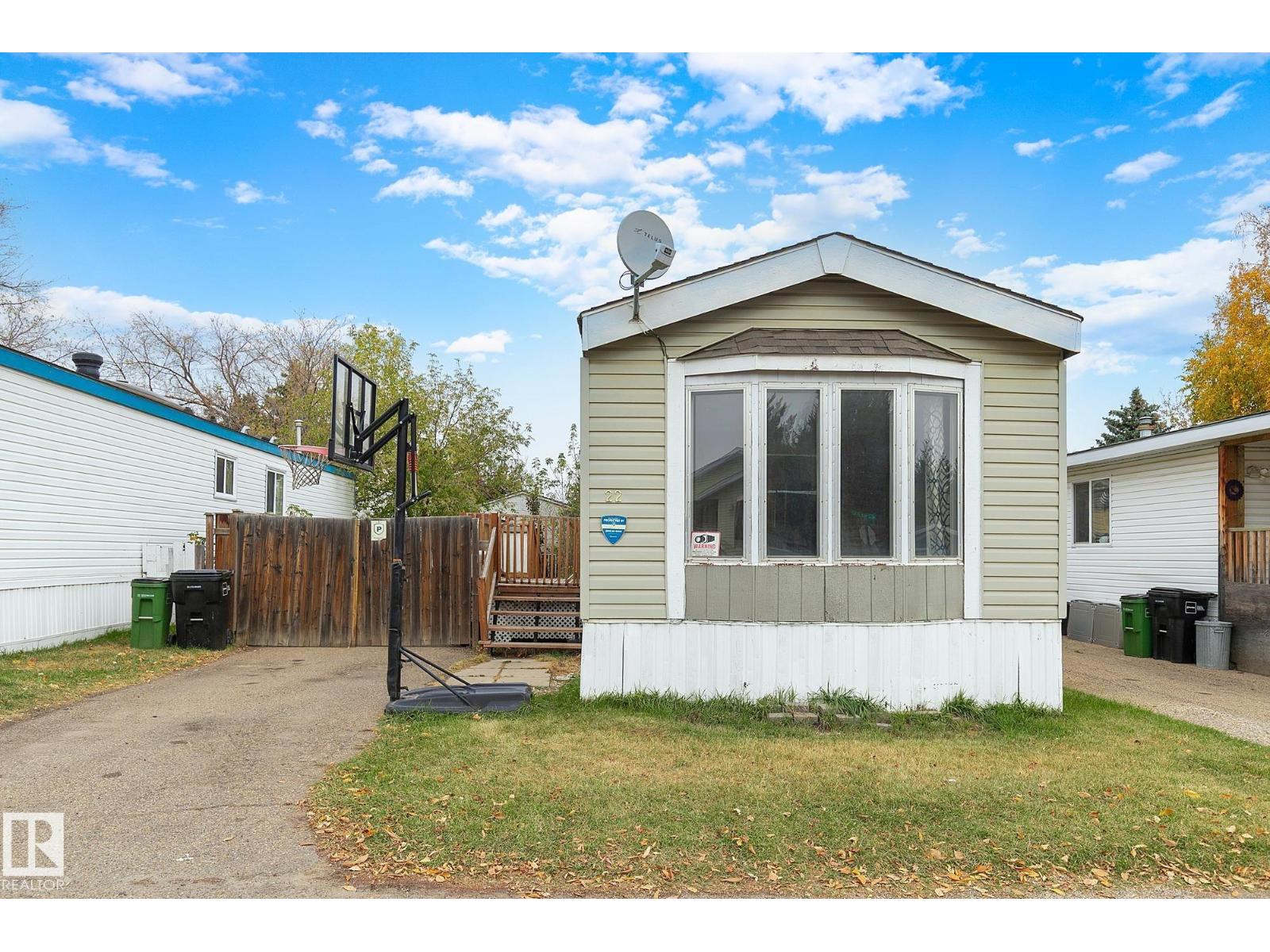 22 West View Bv Nw, Edmonton, Alberta  T5S 1T5 - Photo 2 - E4461525