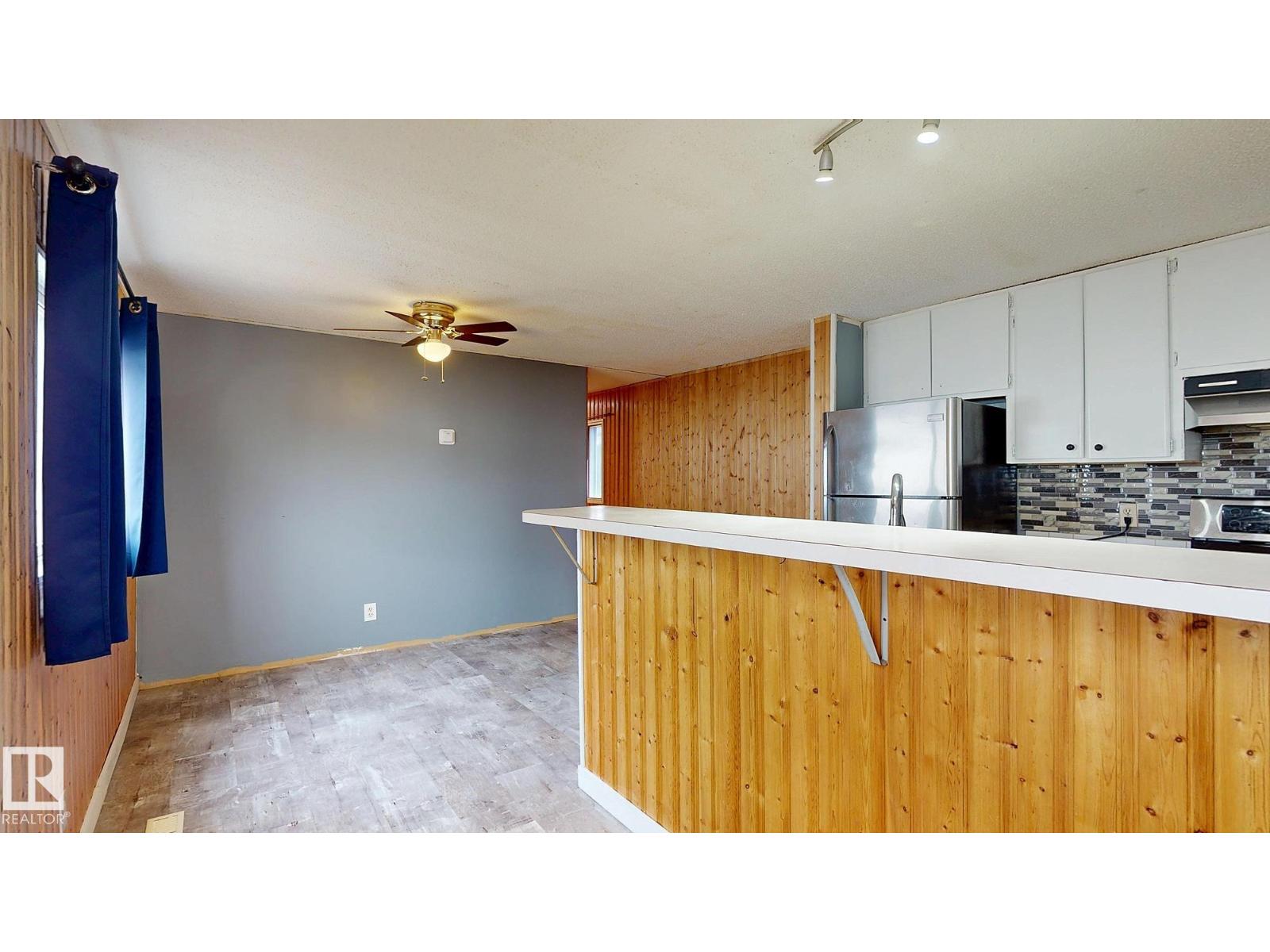 22 West View Bv Nw, Edmonton, Alberta  T5S 1T5 - Photo 4 - E4461525