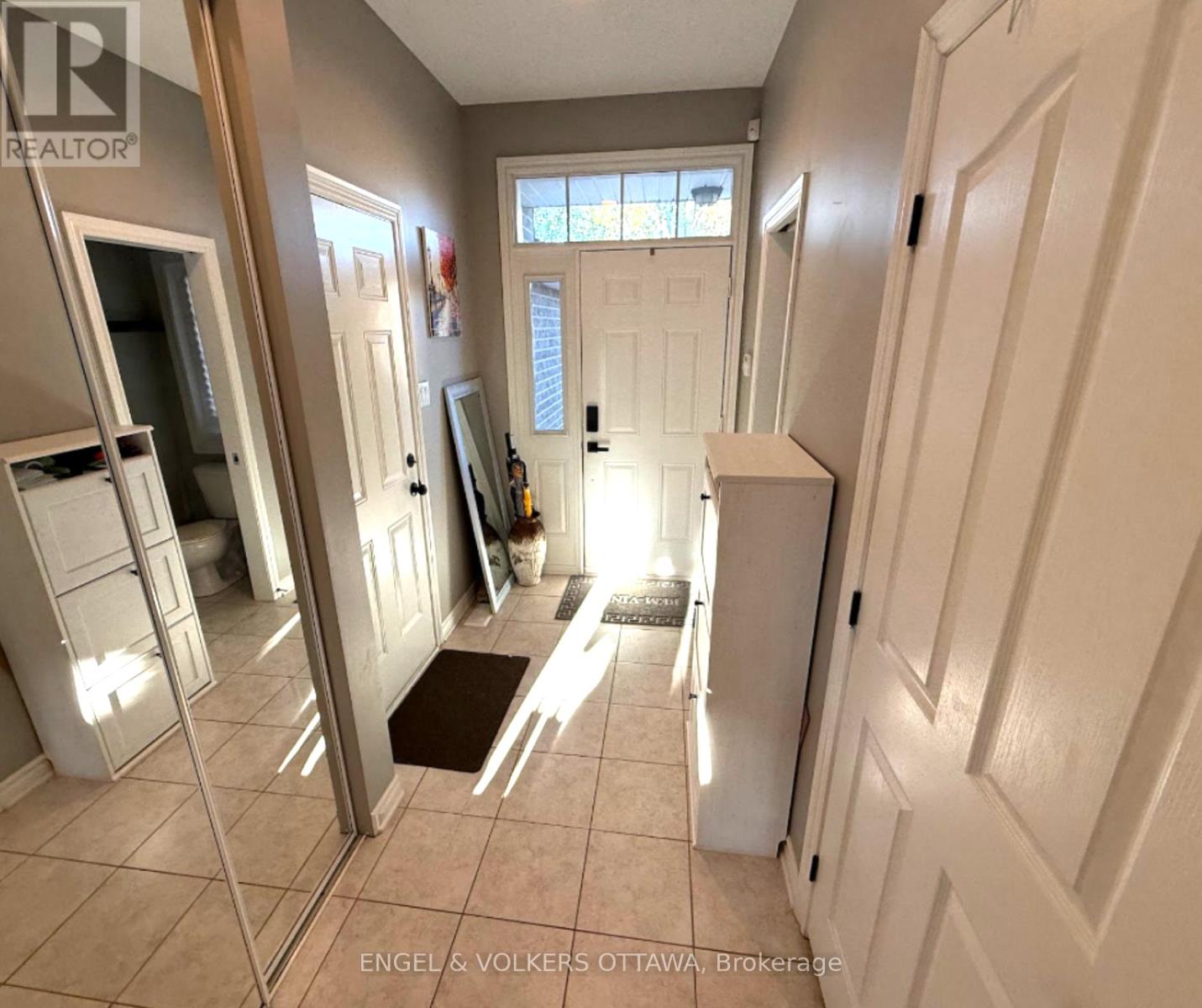 305 Grey Seal Circle, Ottawa, Ontario  K1V 2H4 - Photo 2 - X12455010