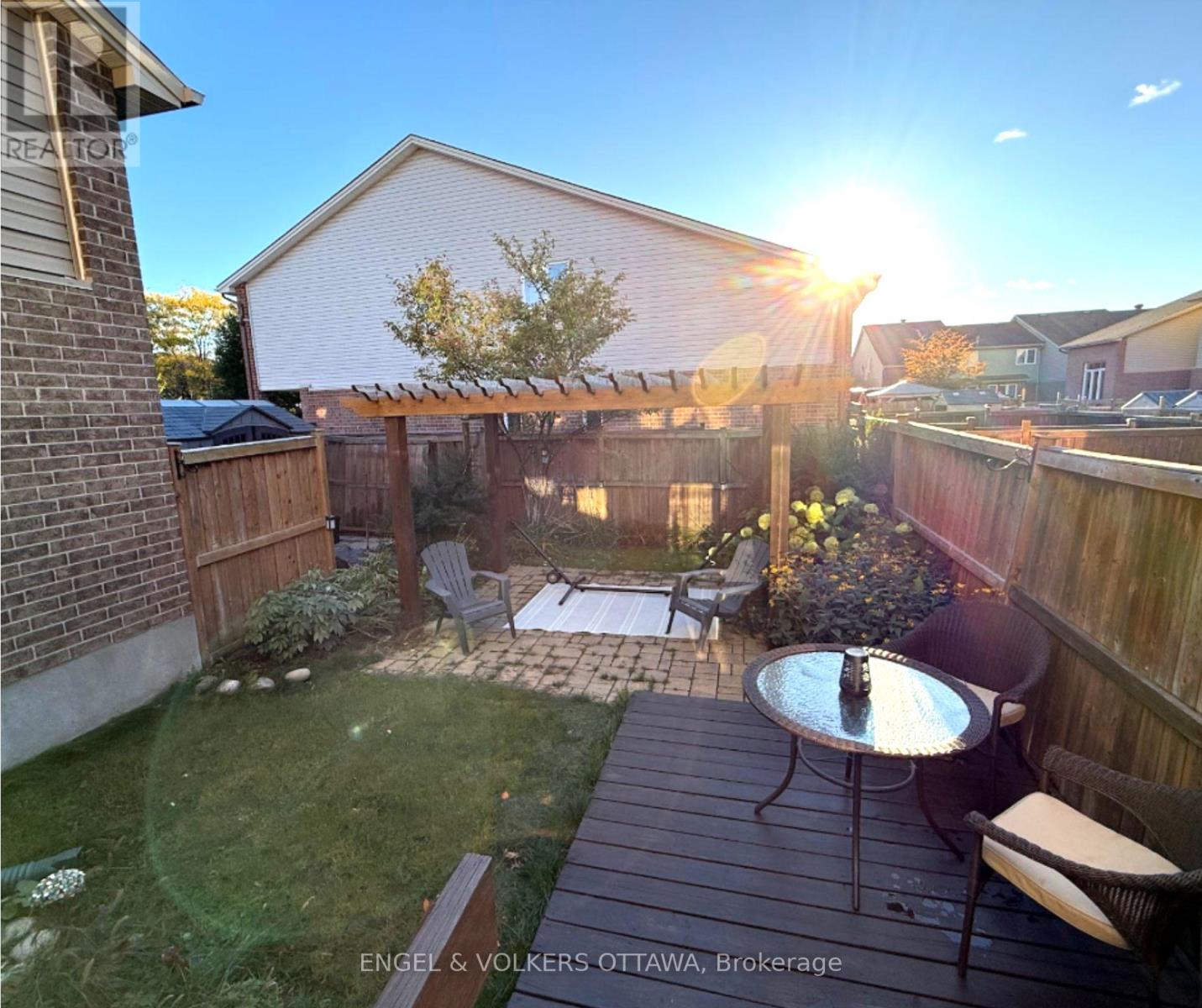 305 Grey Seal Circle, Ottawa, Ontario  K1V 2H4 - Photo 6 - X12455010