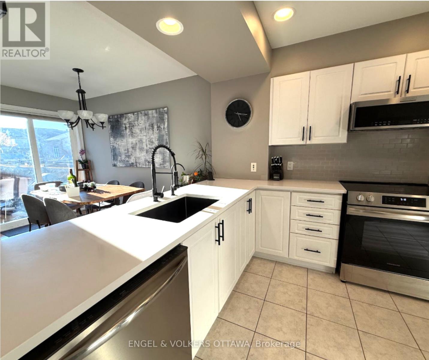 305 Grey Seal Circle, Ottawa, Ontario  K1V 2H4 - Photo 8 - X12455010
