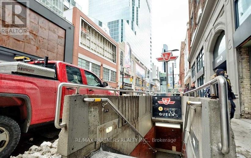 1704 - 197 Yonge Street, Toronto, Ontario  M5B 1M4 - Photo 18 - C12338273