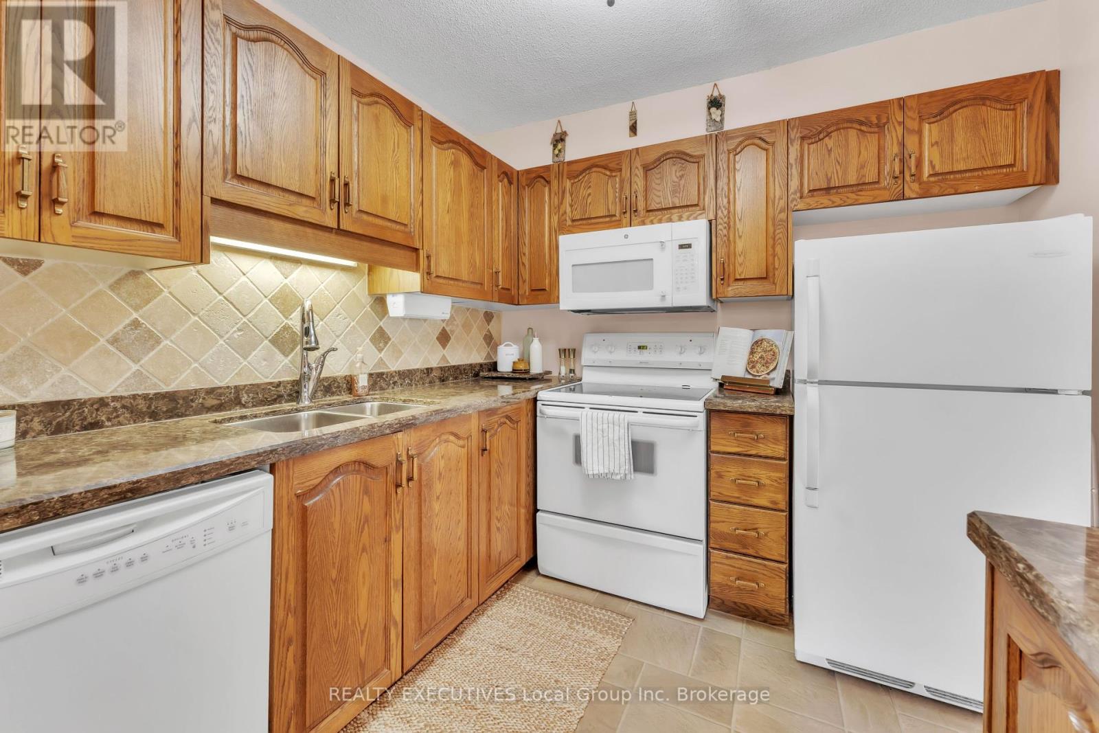 203 - 116 Blair Street, North Bay, Ontario  P1A 4E6 - Photo 9 - X12455052