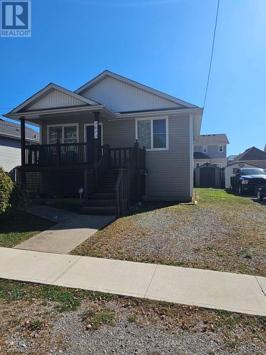 3823 Graeber Avenue, Fort Erie, Ontario  L0S 1B0 - Photo 2 - X12455047