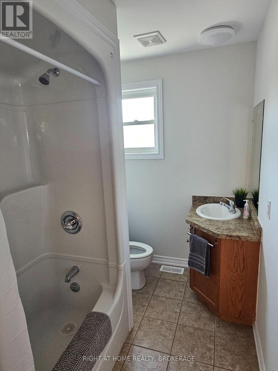 3823 Graeber Avenue, Fort Erie, Ontario  L0S 1B0 - Photo 9 - X12455047