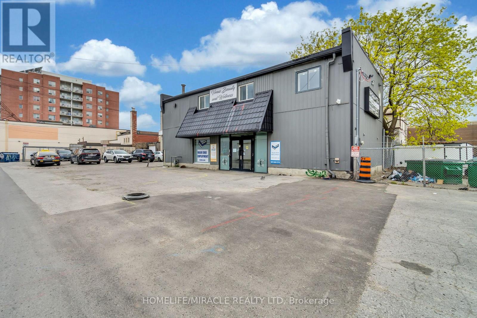 389 Lyle Street, London East, Ontario  N5W 3R6 - Photo 2 - X12454905