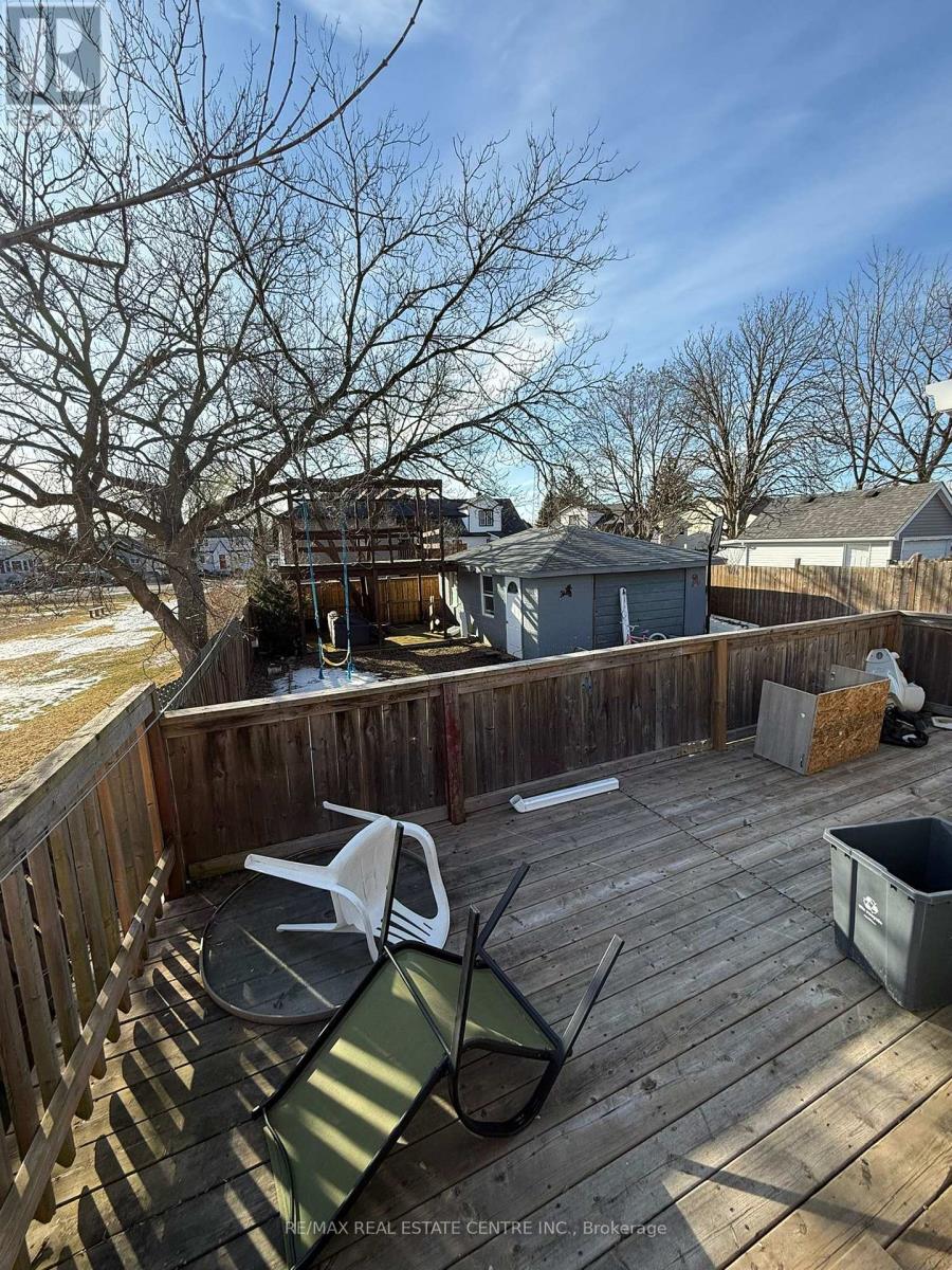 125 Davis Street, Thorold, Ontario  L2V 1E6 - Photo 11 - X12454930