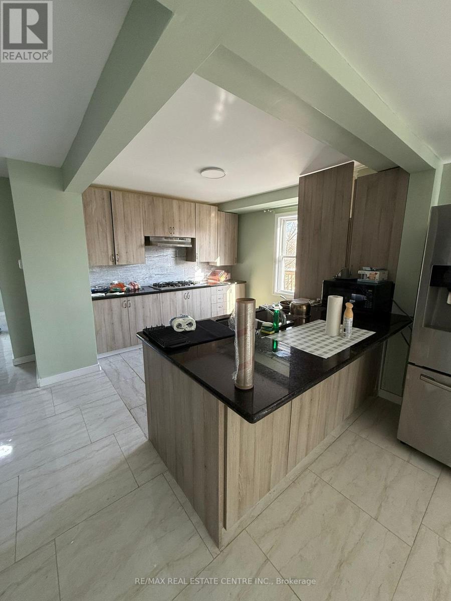 125 Davis Street, Thorold, Ontario  L2V 1E6 - Photo 5 - X12454930