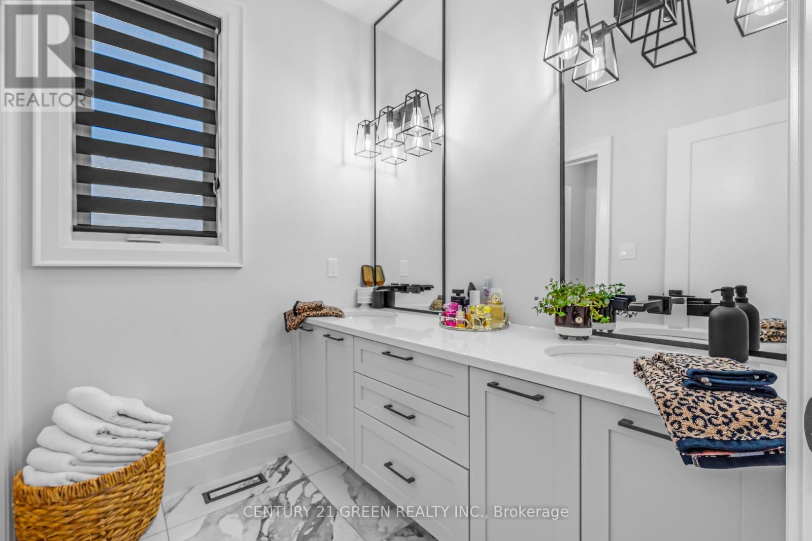 83 Optimist Drive, Southwold, Ontario  N5P 0G3 - Photo 31 - X12454983