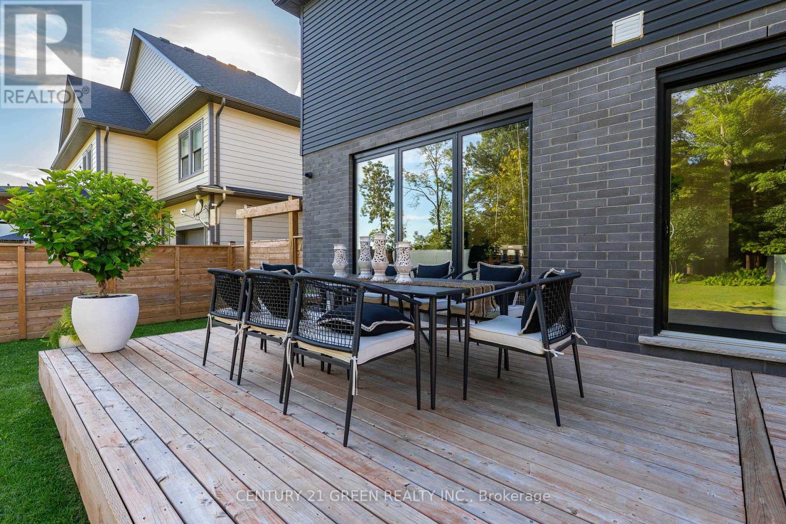 83 Optimist Drive, Southwold, Ontario  N5P 0G3 - Photo 35 - X12454983