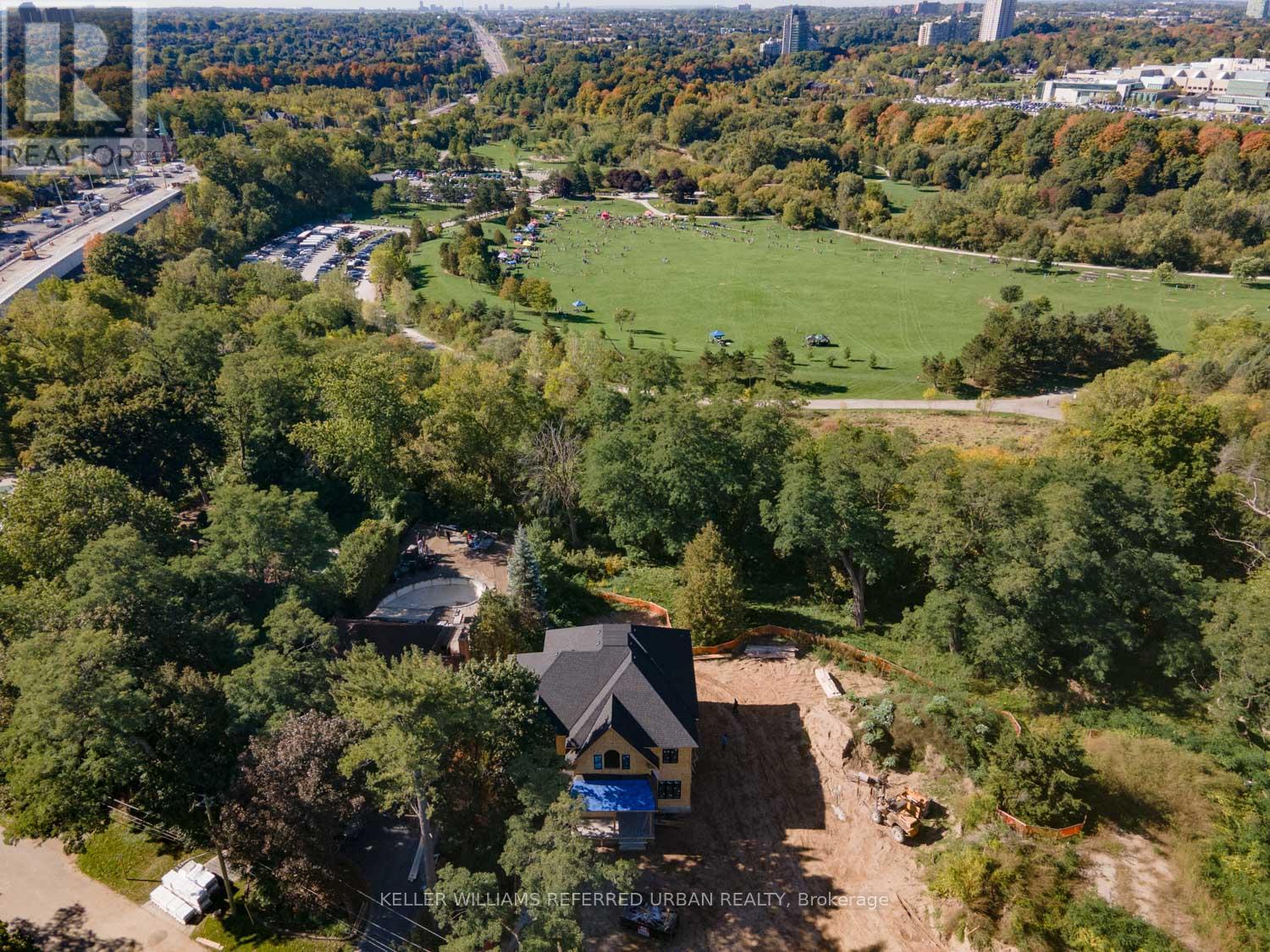 1429 Dundas Crescent, Mississauga, Ontario  L5C 1E8 - Photo 4 - W12454827