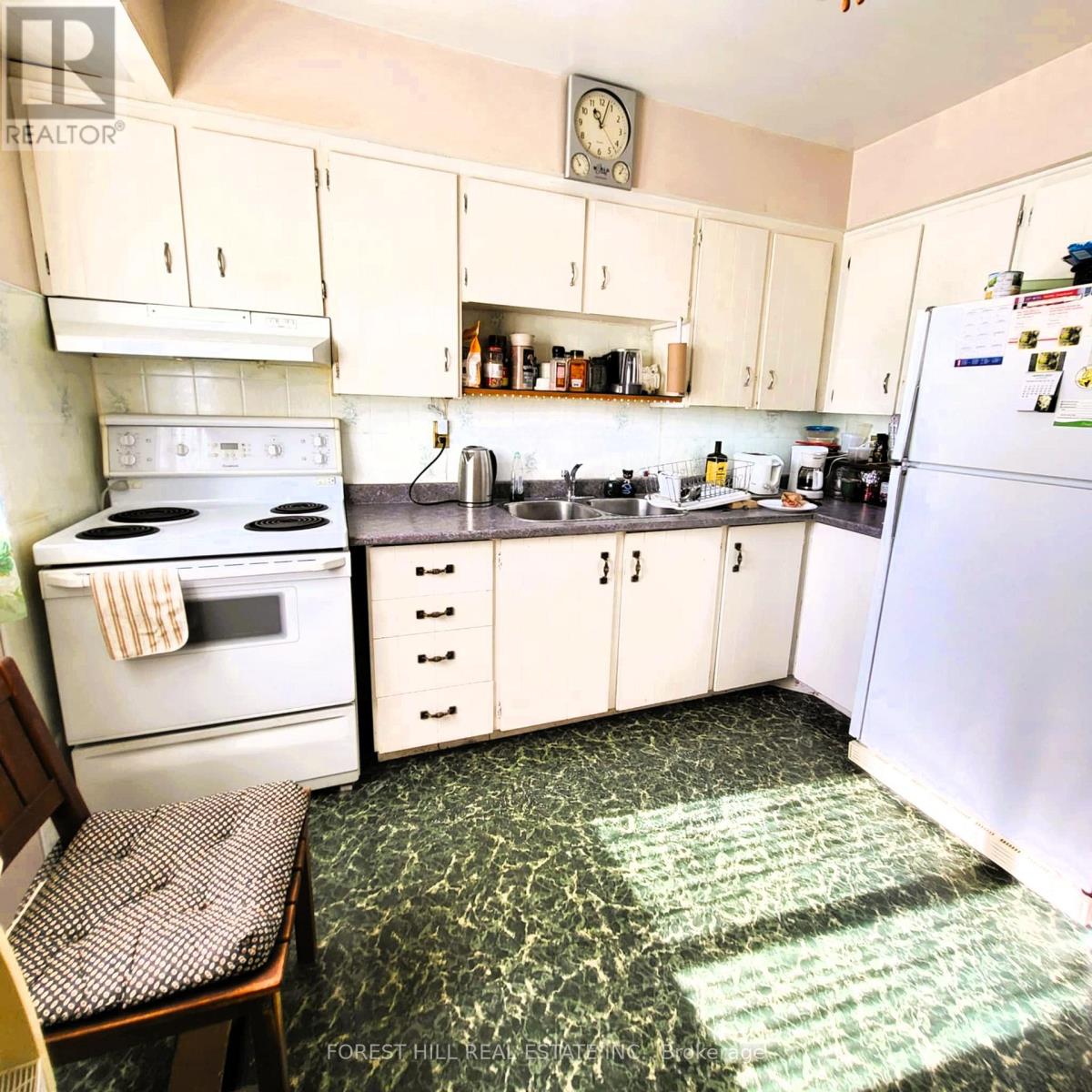 104 - 104 Baronwood Court, Brampton (Brampton North), Ontario  L6V 3H7 - Photo 5 - W12036372