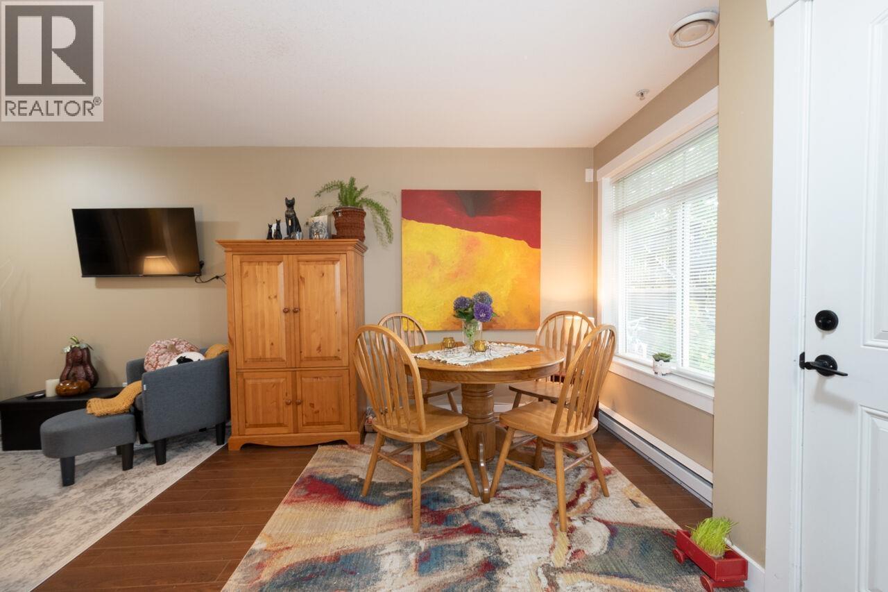 6 7428 E 14th Avenue, Burnaby, British Columbia  V3N 0C2 - Photo 6 - R3057028