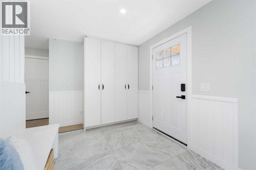 328 Cantrell Place Sw, Calgary, Alberta  T2W 2A3 - Photo 3 - A2263067