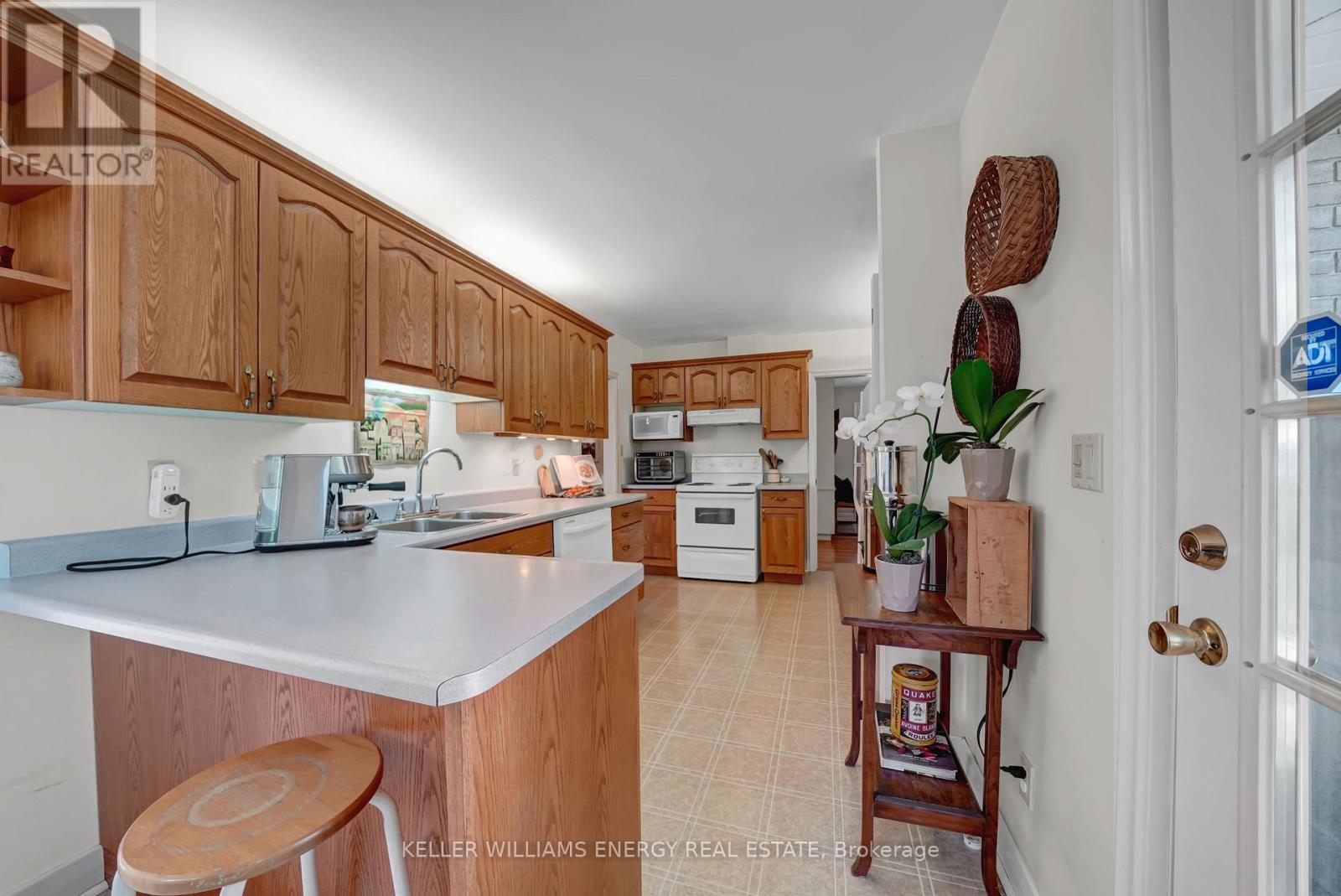 15 Southwood Crescent, Belleville (Belleville Ward), Ontario  K8N 1X4 - Photo 17 - X12455053