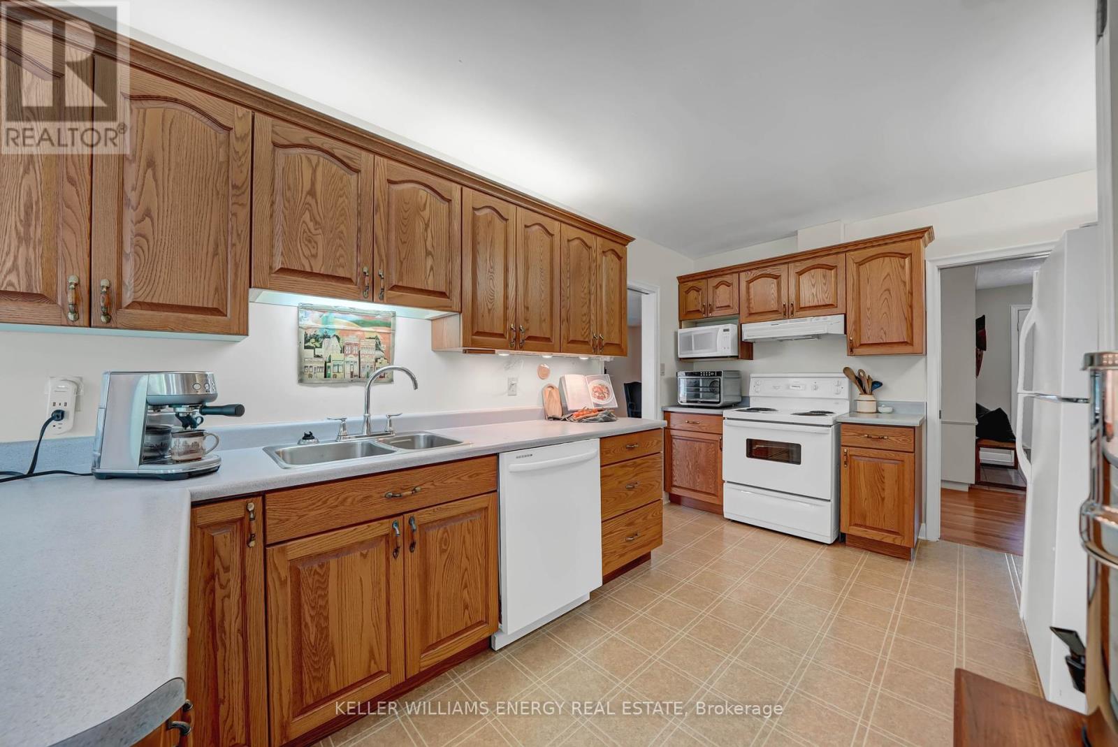 15 Southwood Crescent, Belleville (Belleville Ward), Ontario  K8N 1X4 - Photo 18 - X12455053