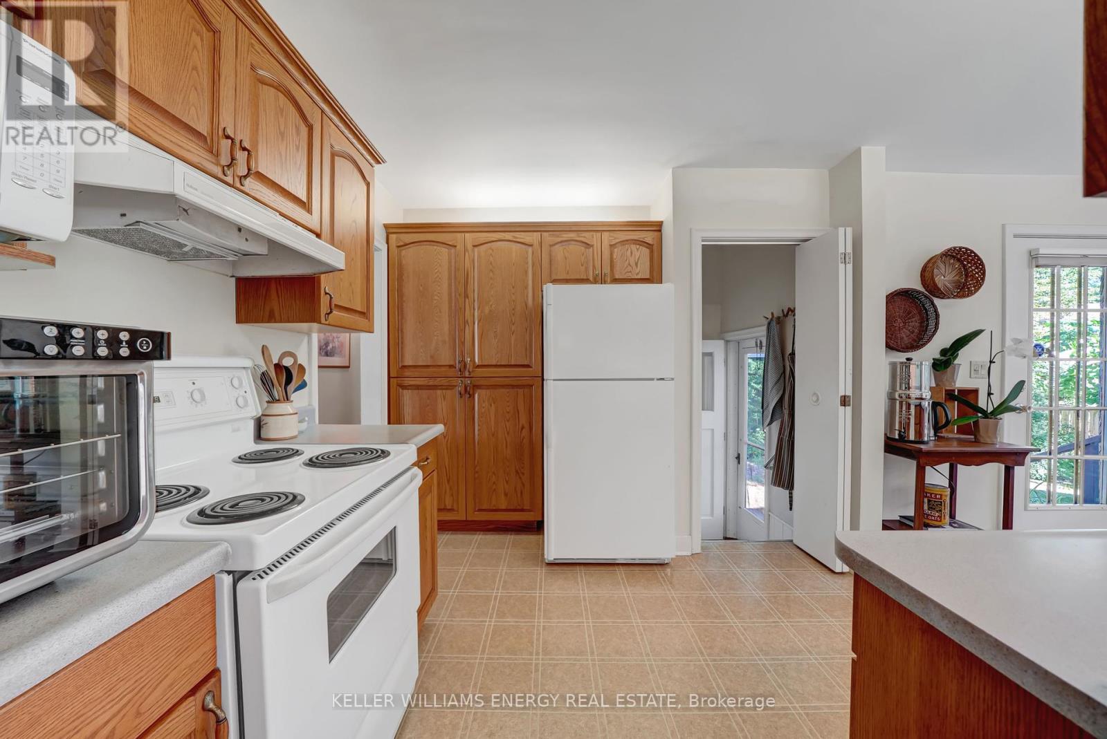 15 Southwood Crescent, Belleville (Belleville Ward), Ontario  K8N 1X4 - Photo 19 - X12455053