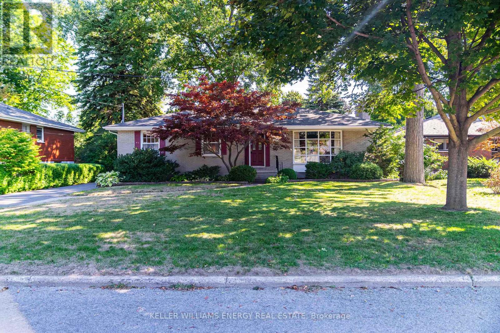 15 Southwood Crescent, Belleville (Belleville Ward), Ontario  K8N 1X4 - Photo 2 - X12455053