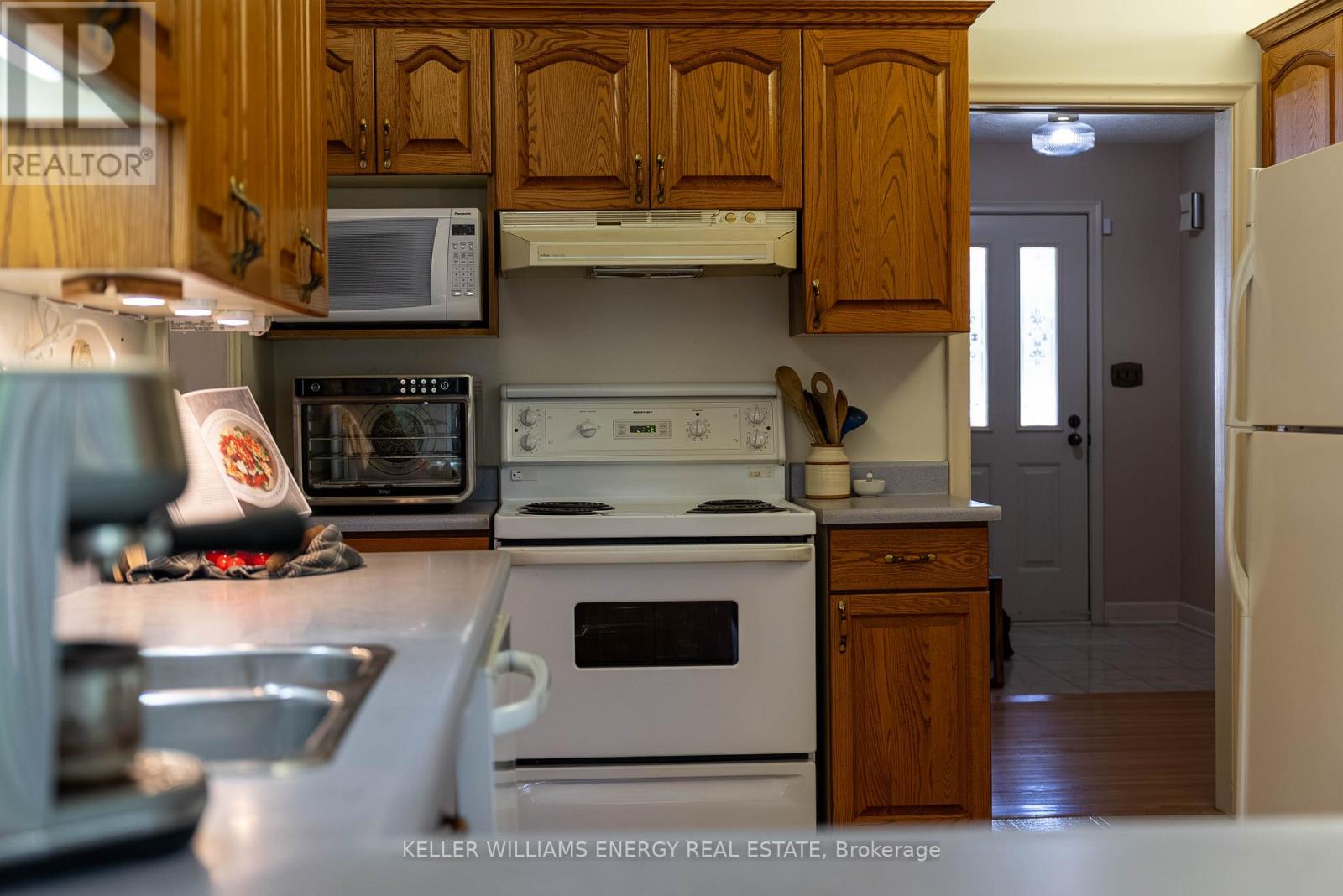 15 Southwood Crescent, Belleville (Belleville Ward), Ontario  K8N 1X4 - Photo 20 - X12455053