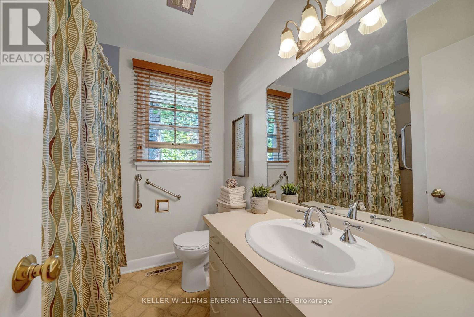 15 Southwood Crescent, Belleville (Belleville Ward), Ontario  K8N 1X4 - Photo 24 - X12455053