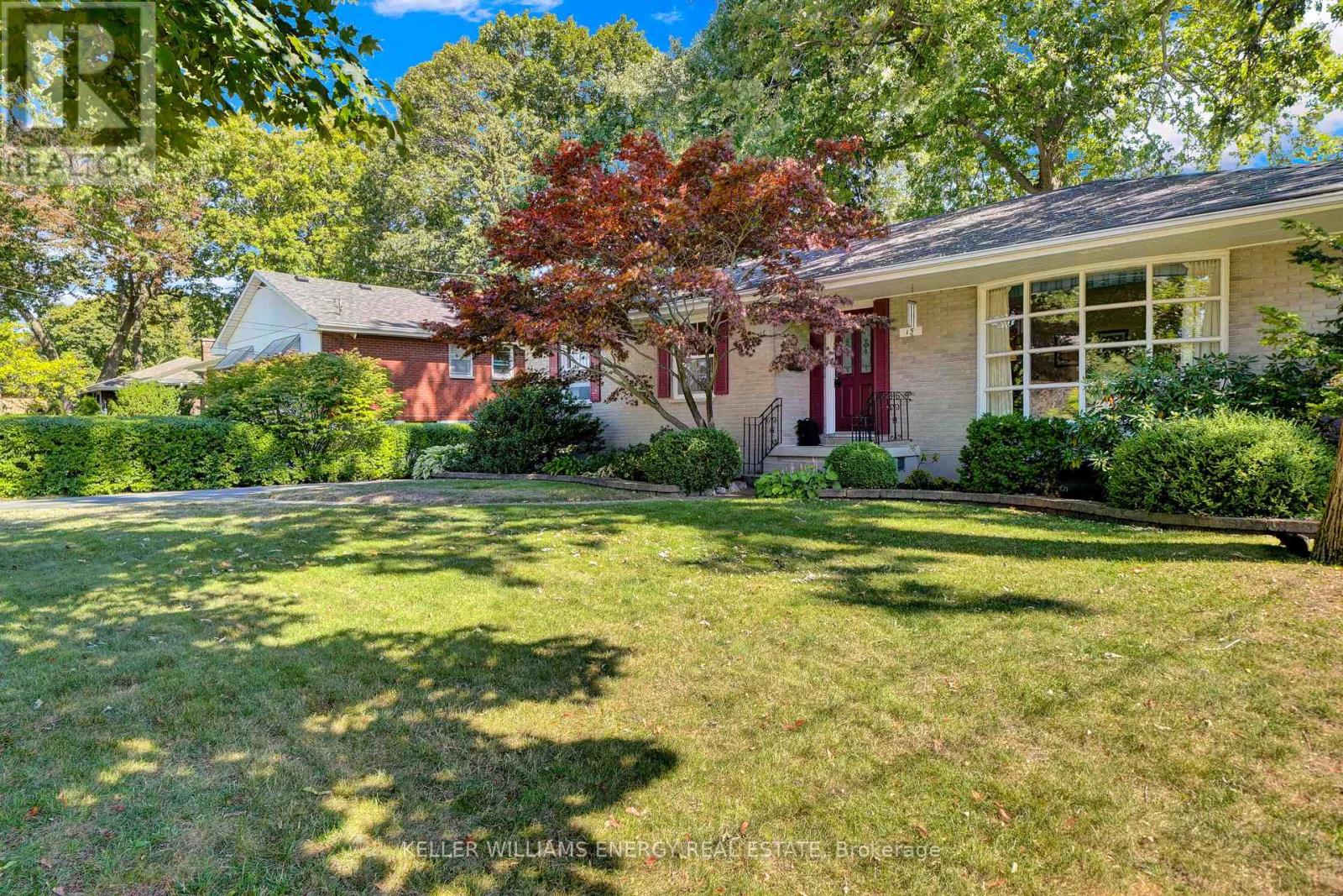 15 Southwood Crescent, Belleville (Belleville Ward), Ontario  K8N 1X4 - Photo 3 - X12455053