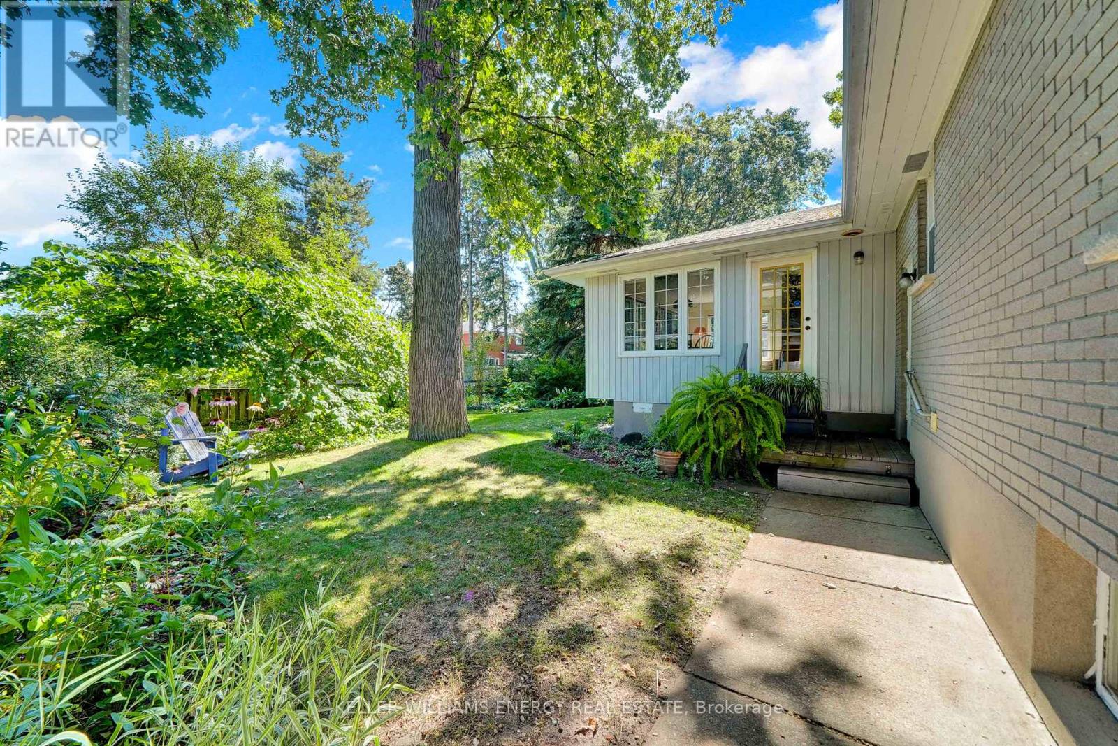 15 Southwood Crescent, Belleville (Belleville Ward), Ontario  K8N 1X4 - Photo 38 - X12455053