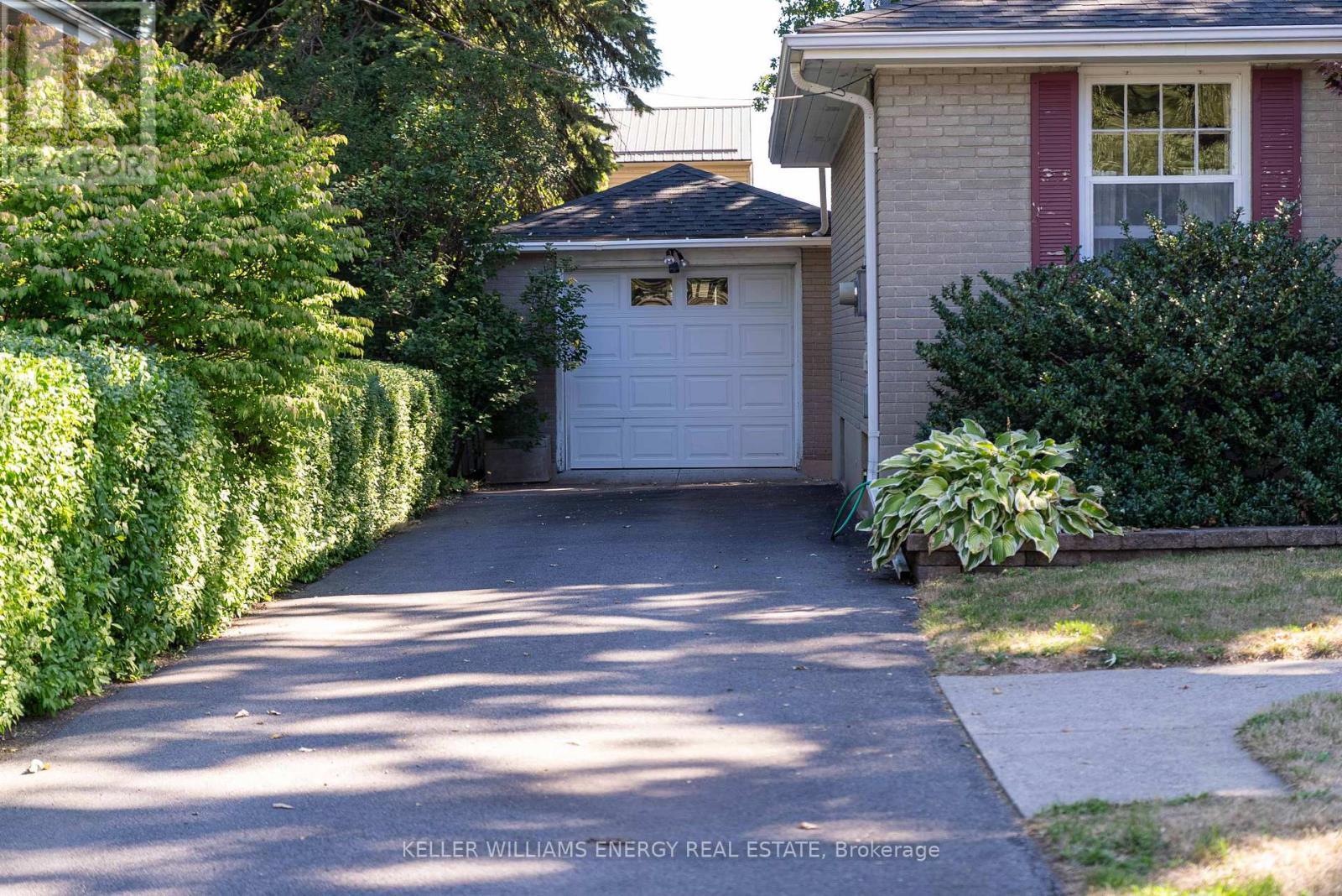 15 Southwood Crescent, Belleville (Belleville Ward), Ontario  K8N 1X4 - Photo 4 - X12455053