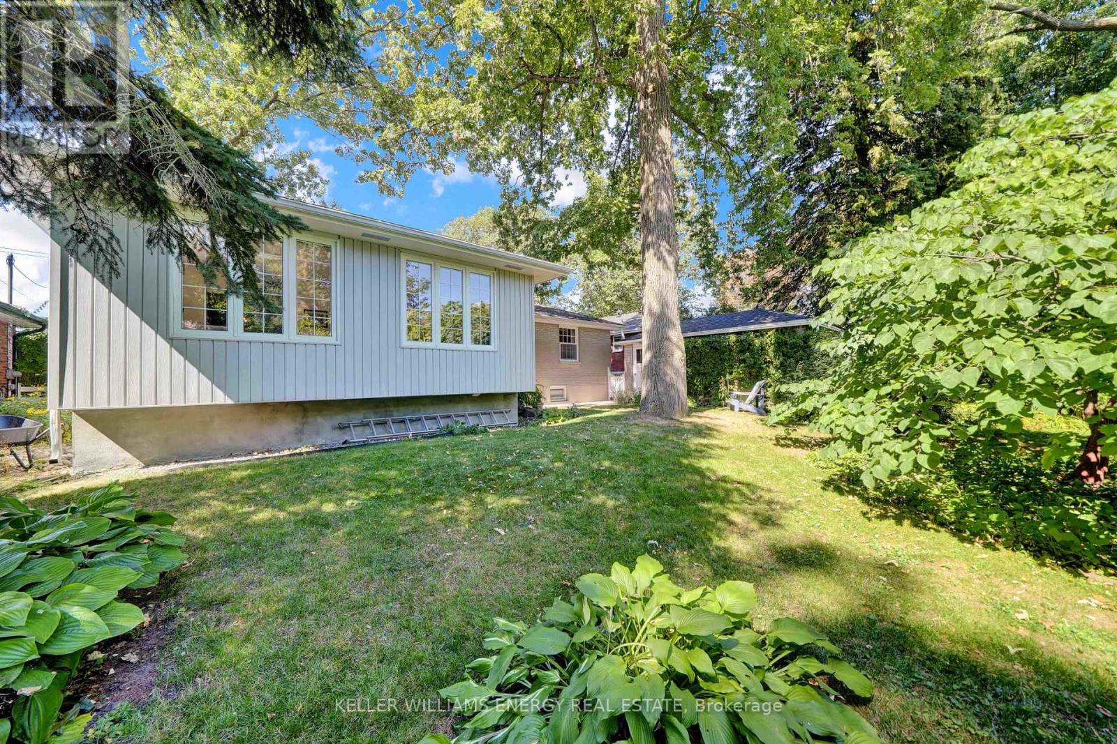 15 Southwood Crescent, Belleville (Belleville Ward), Ontario  K8N 1X4 - Photo 40 - X12455053