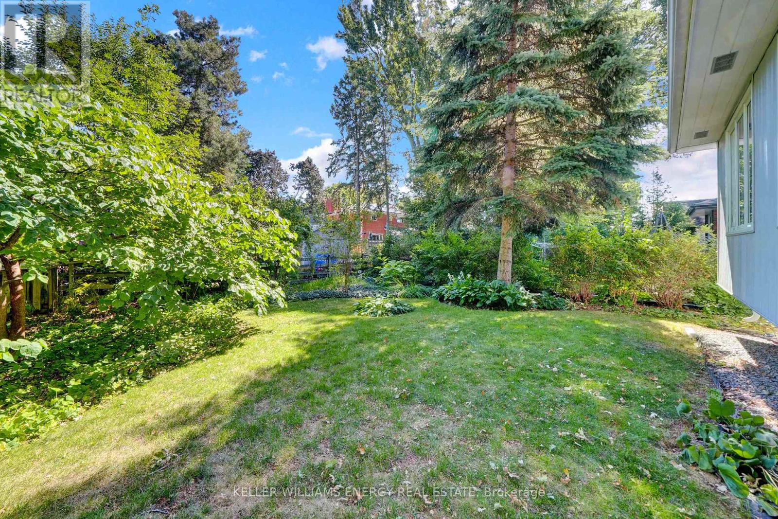 15 Southwood Crescent, Belleville (Belleville Ward), Ontario  K8N 1X4 - Photo 41 - X12455053