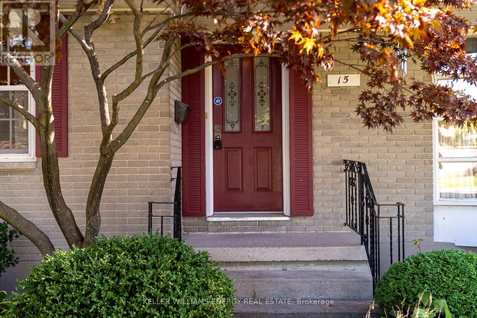 15 Southwood Crescent, Belleville (Belleville Ward), Ontario  K8N 1X4 - Photo 5 - X12455053