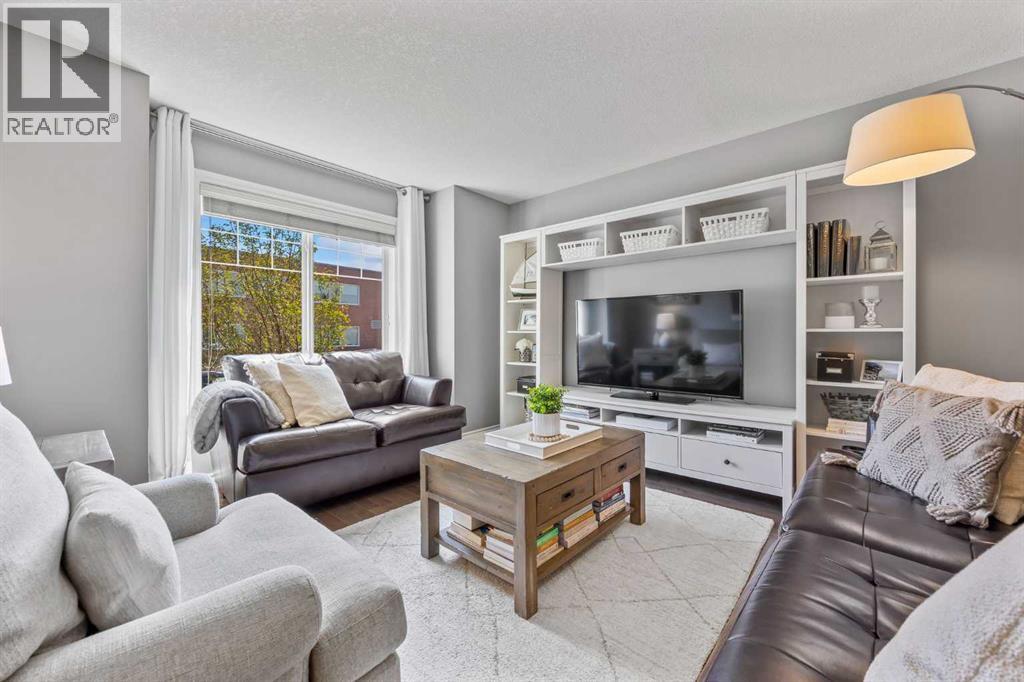 8916 Wentworth Avenue Sw, Calgary, Alberta  T3H 5N9 - Photo 4 - A2262261