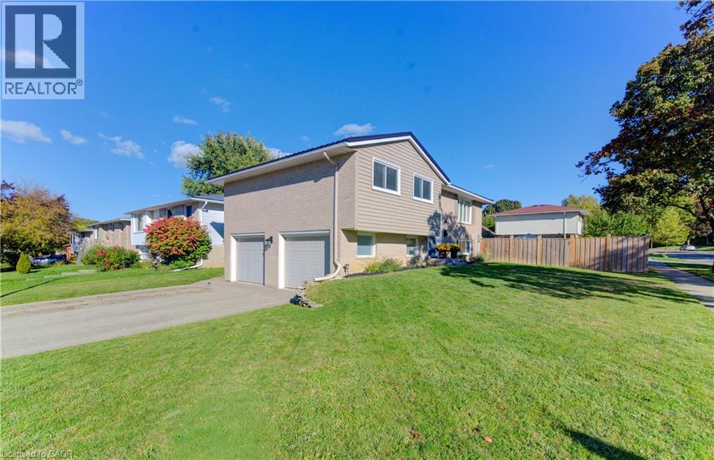 292 Parkmount Drive, Waterloo, Ontario  N2L 5S2 - Photo 2 - 40776543