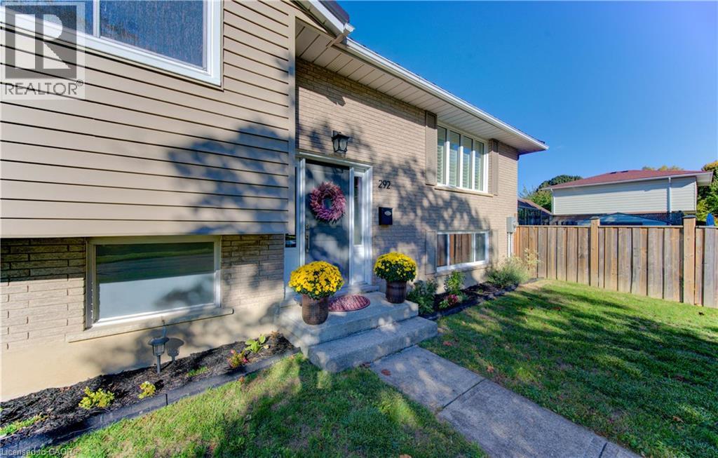 292 Parkmount Drive, Waterloo, Ontario  N2L 5S2 - Photo 3 - 40776543