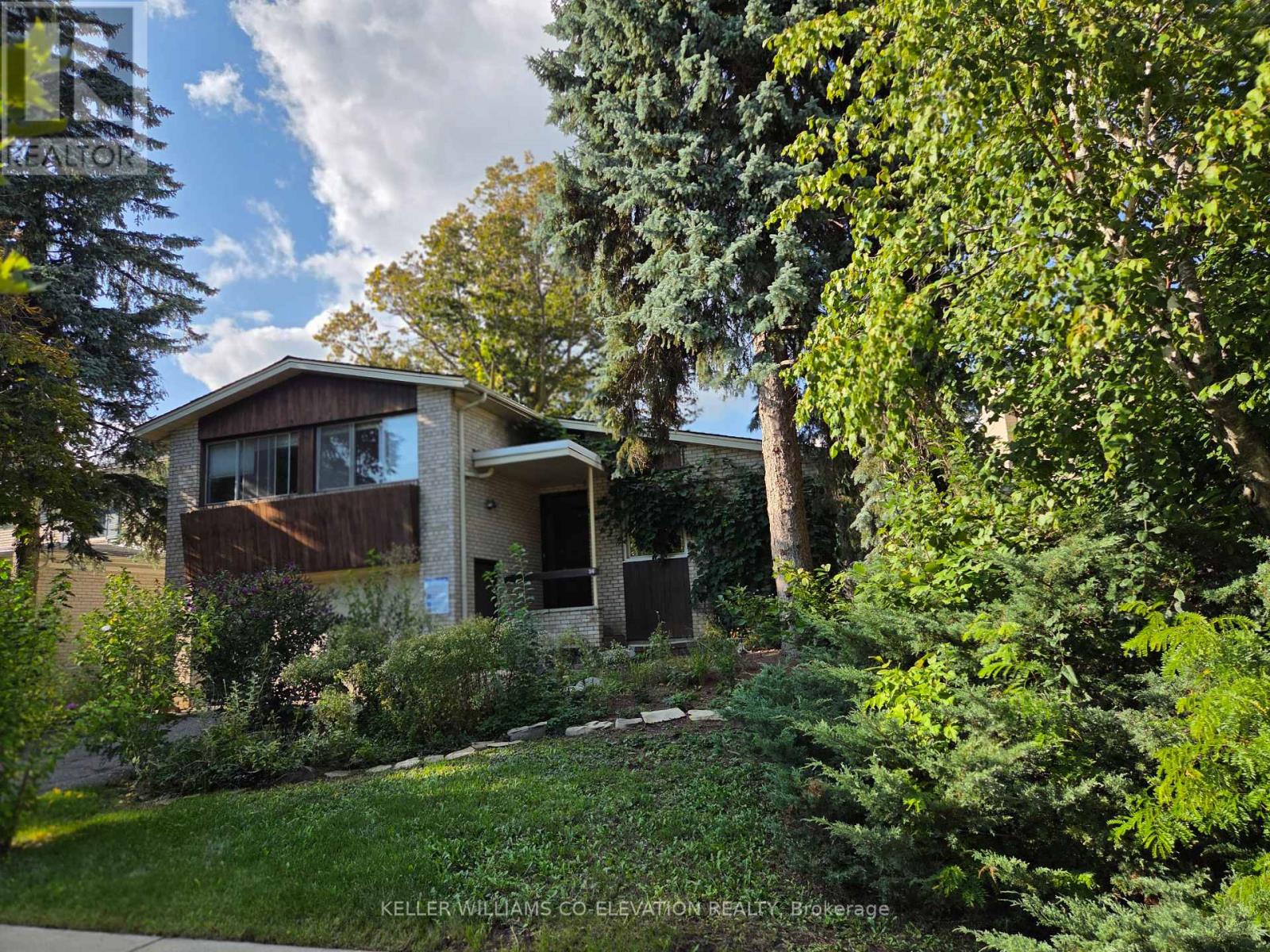 36 Danville Drive, Toronto, Ontario  M2P 1J1 - Photo 11 - C12449526