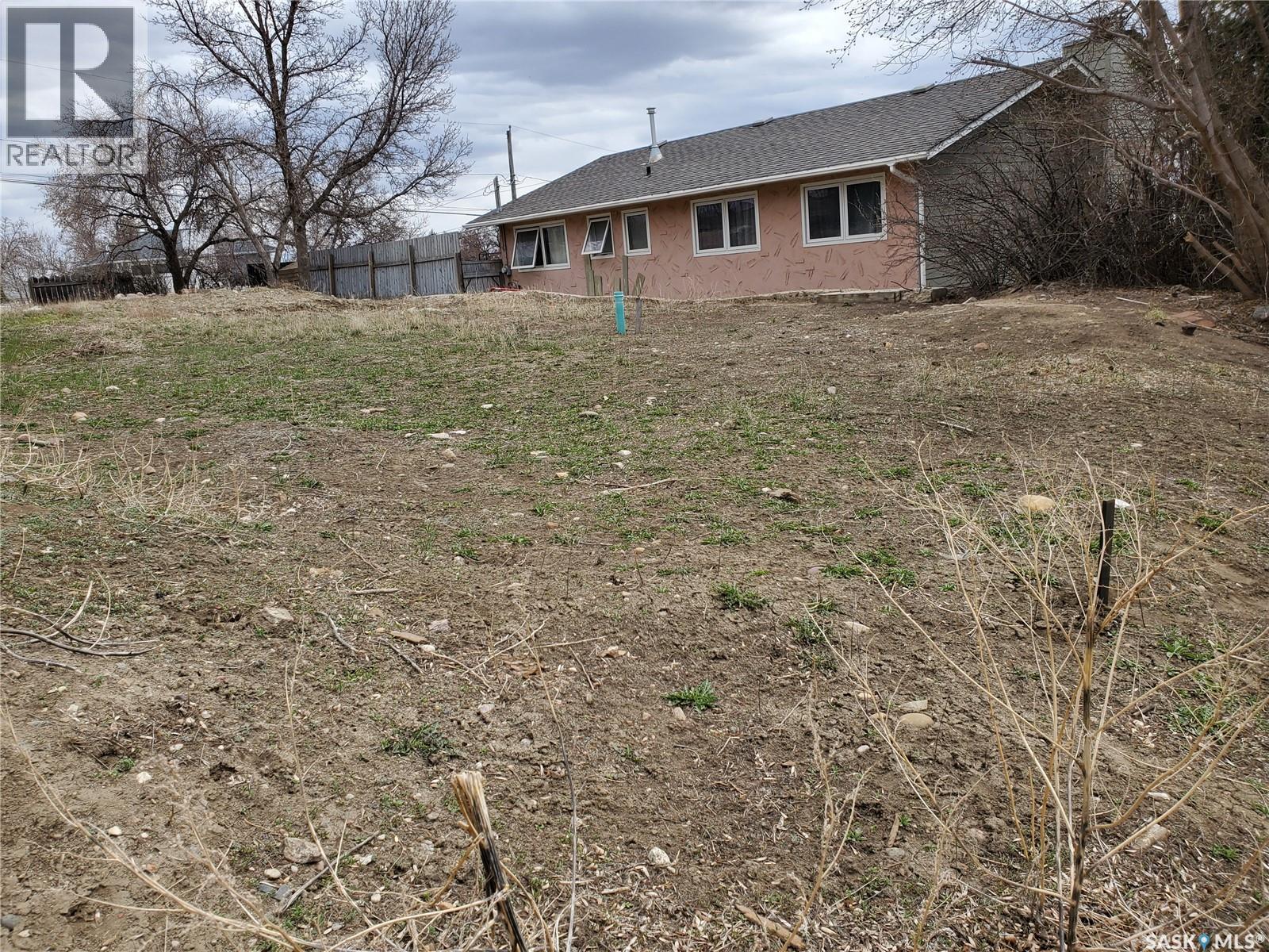 311 10th Avenue Nw, Swift Current, Saskatchewan  S9H 1B7 - Photo 3 - SK020552