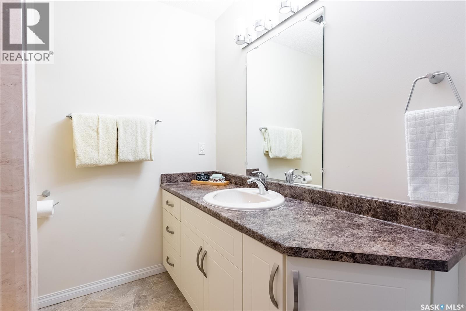 54 Britnell Crescent, Saskatoon, Saskatchewan  S7H 3X8 - Photo 27 - SK020543