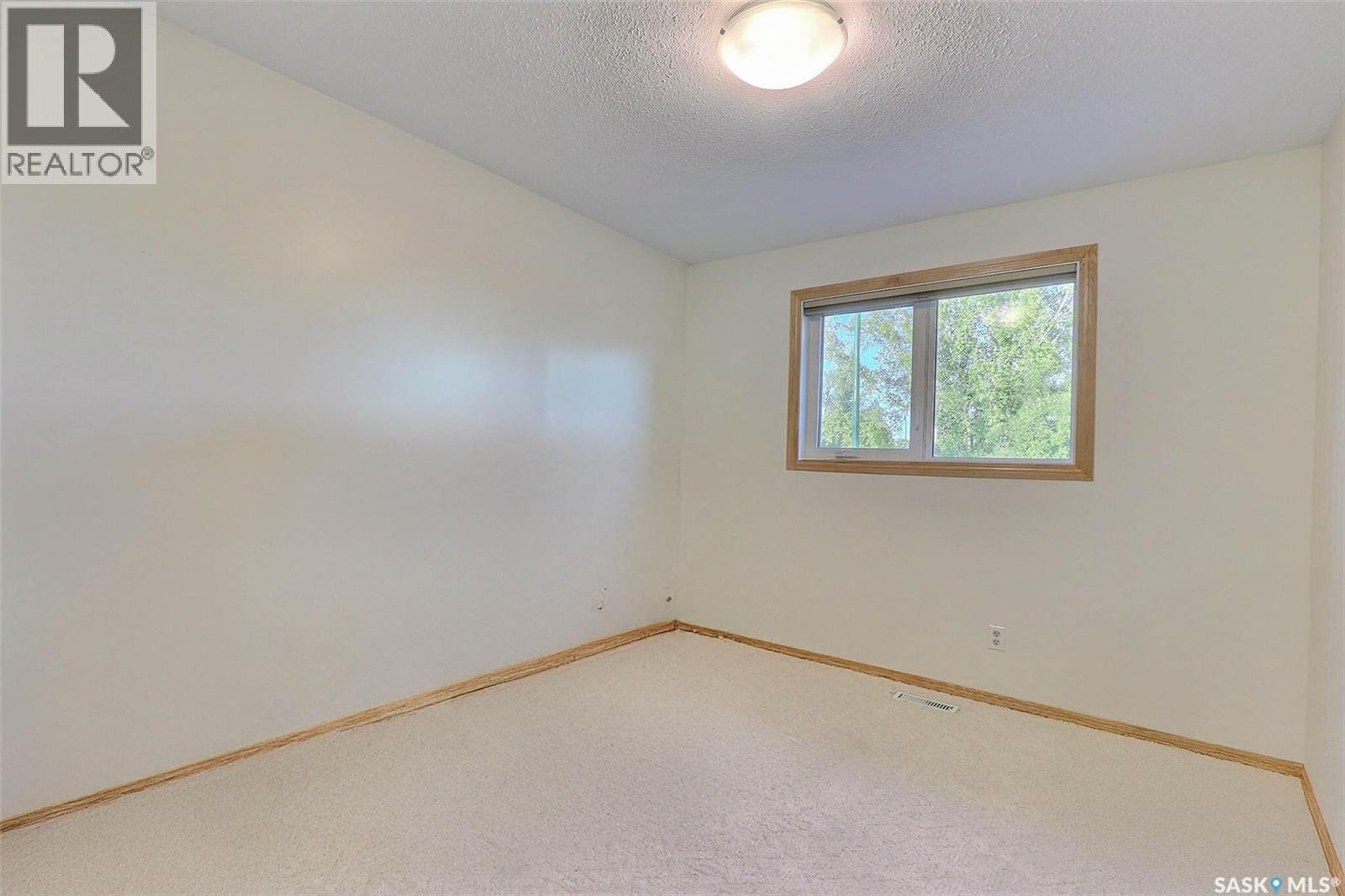 3043 Erickson Crescent, Prince Albert, Saskatchewan  S6V 6P8 - Photo 11 - SK020335