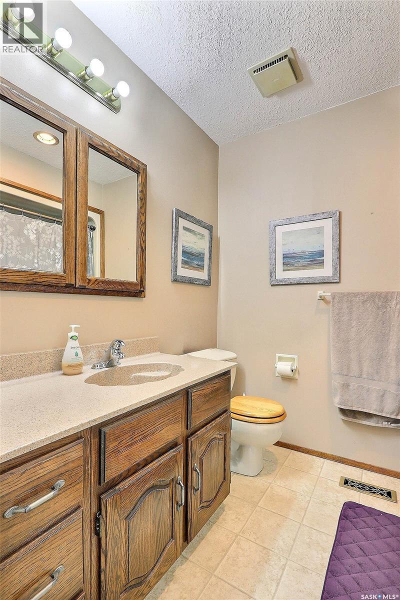3043 Erickson Crescent, Prince Albert, Saskatchewan  S6V 6P8 - Photo 7 - SK020335