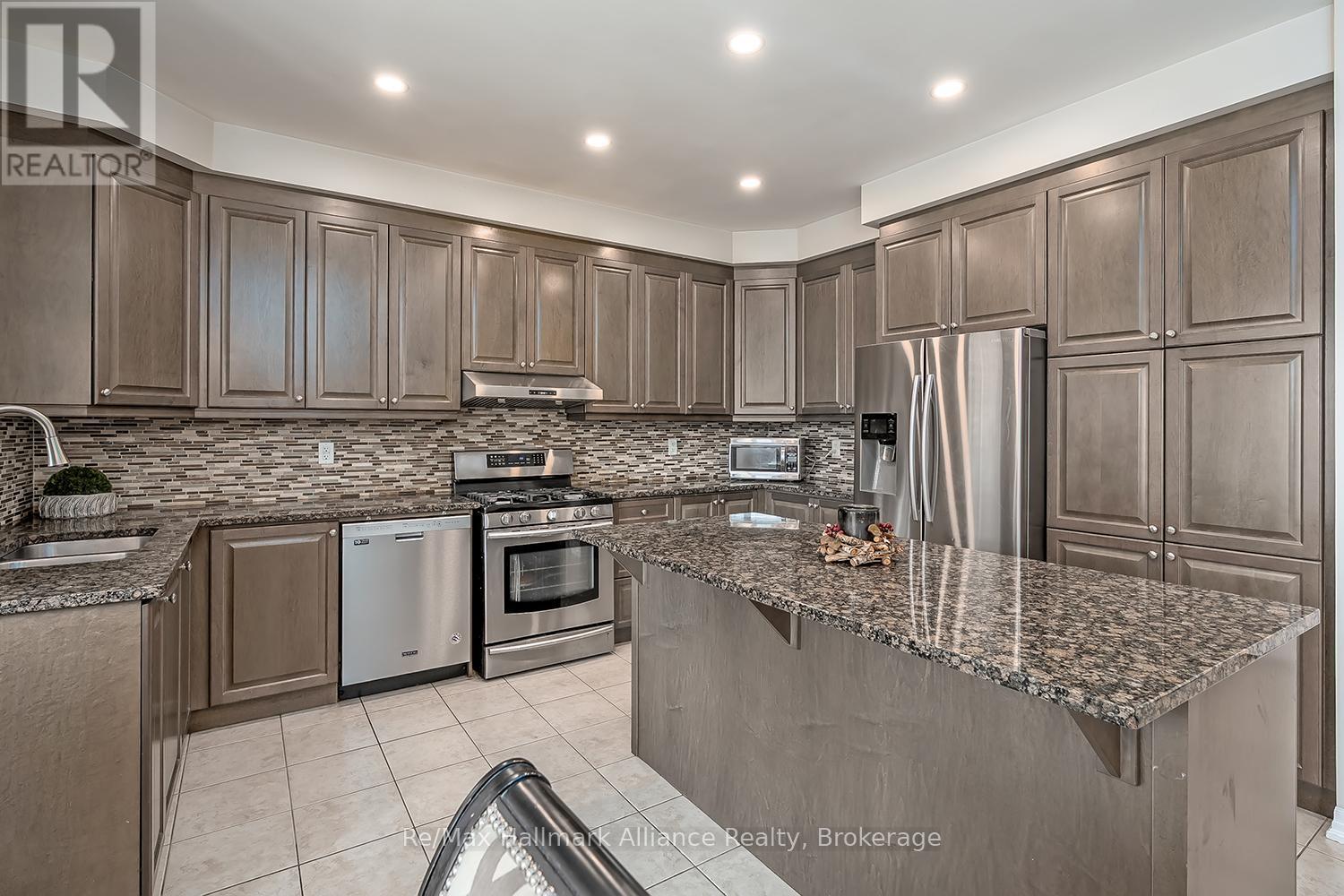 177 Sixteen Mile Drive, Oakville, Ontario  L6M 0T7 - Photo 16 - W12455075