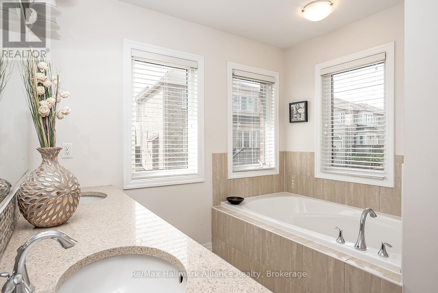 177 Sixteen Mile Drive, Oakville, Ontario  L6M 0T7 - Photo 22 - W12455075